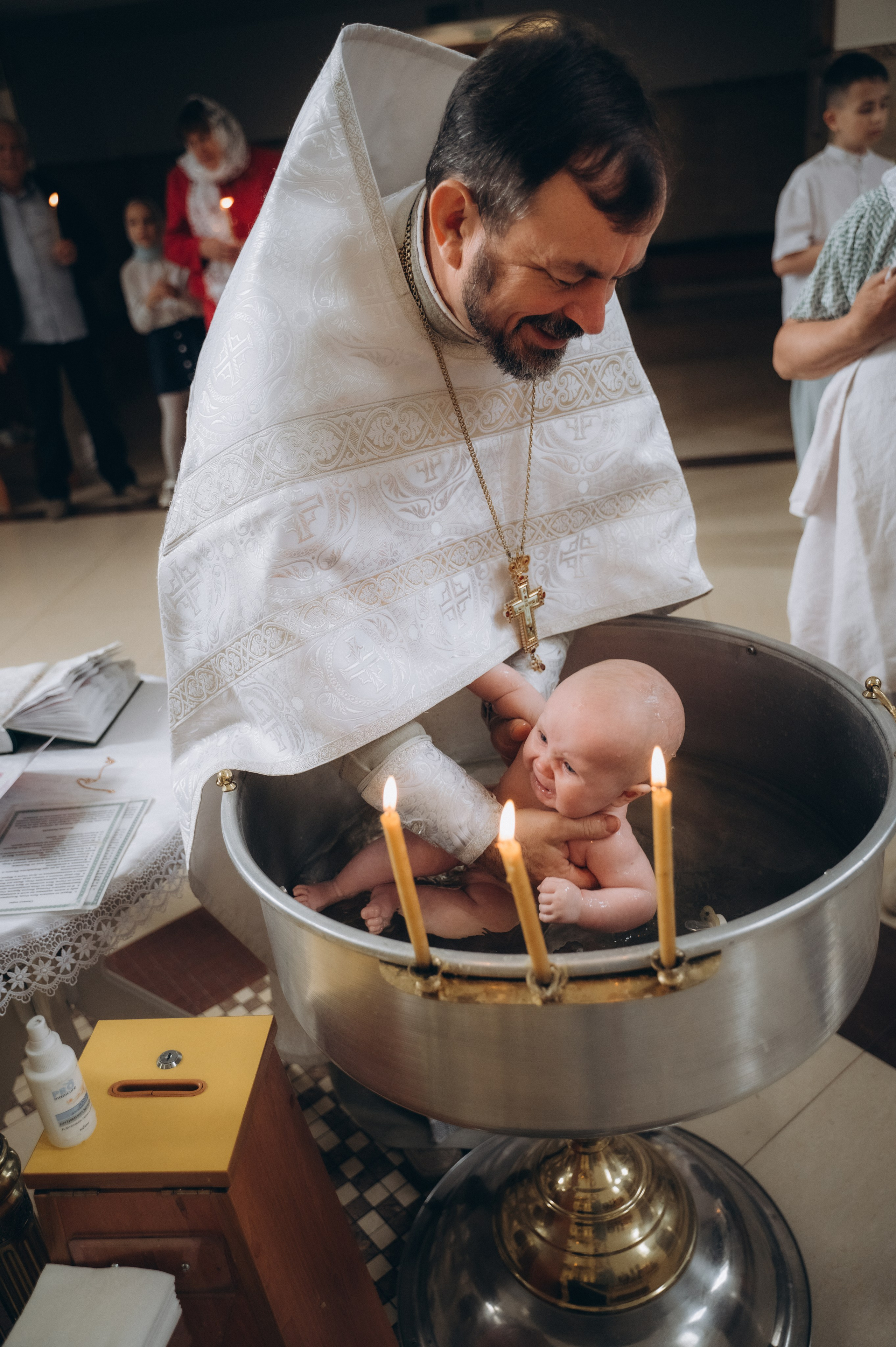 Крещение Корнелии (ХРАМ СВЯТИТЕЛЯ ЛУКИ КРЫМСКОГО). Семейный фотограф в Минске Дарья Дреко