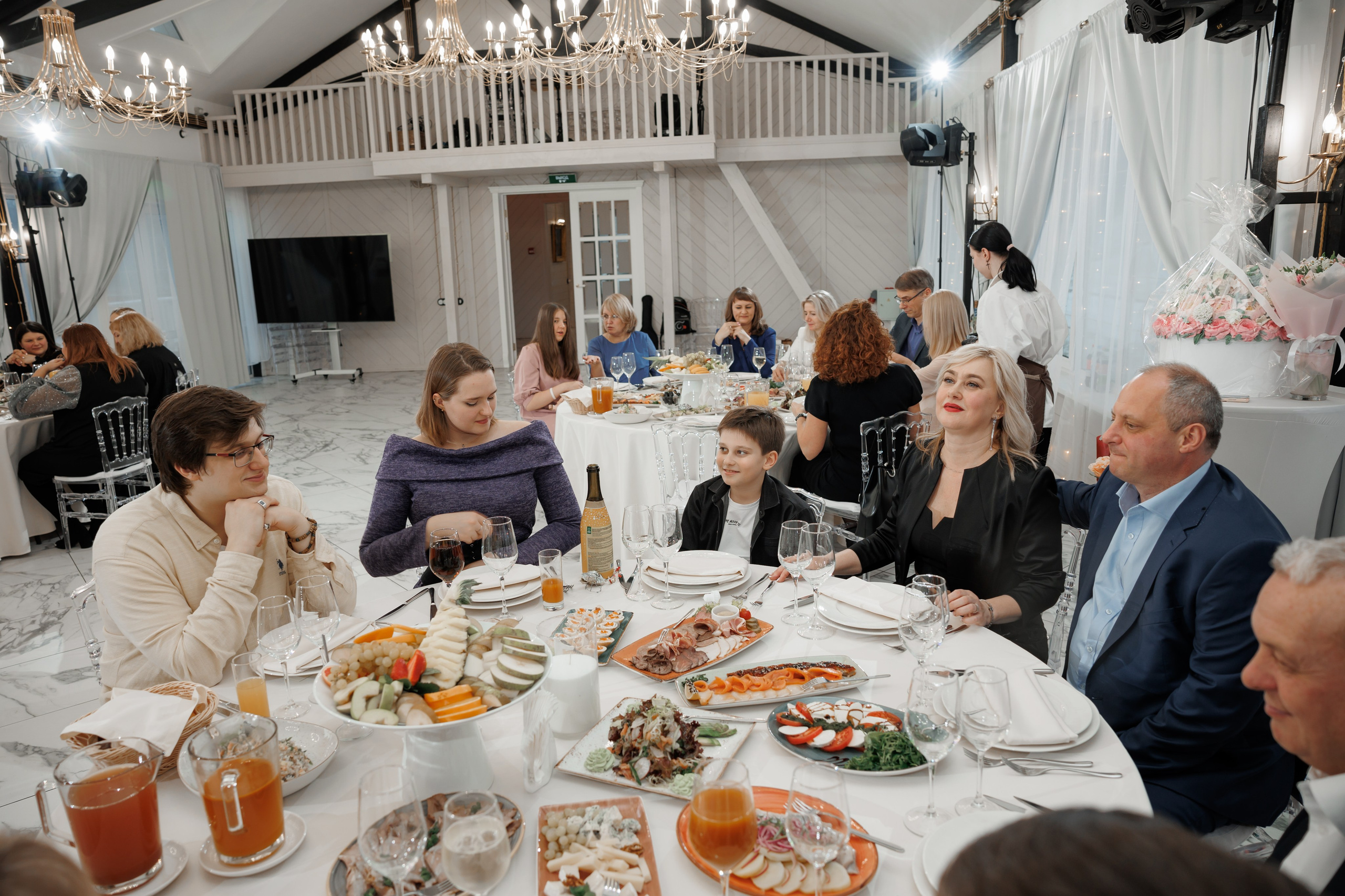 Юбилей, ресторан «Барский», усадьба «Гребнево». Свадебный и репортажный фотограф (Москва, Королев и другие)