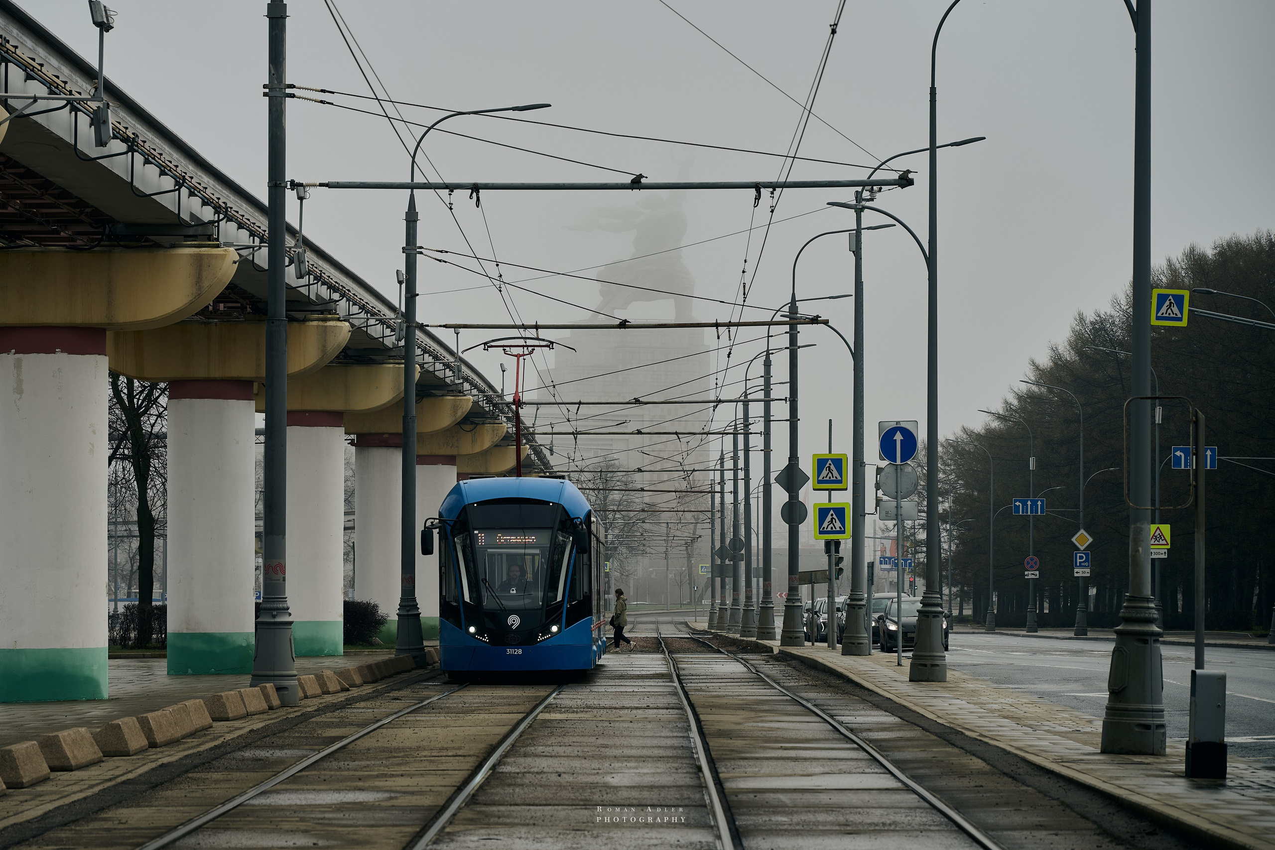 Туманное утро на ВДНХ. Фотограф Роман Адлер