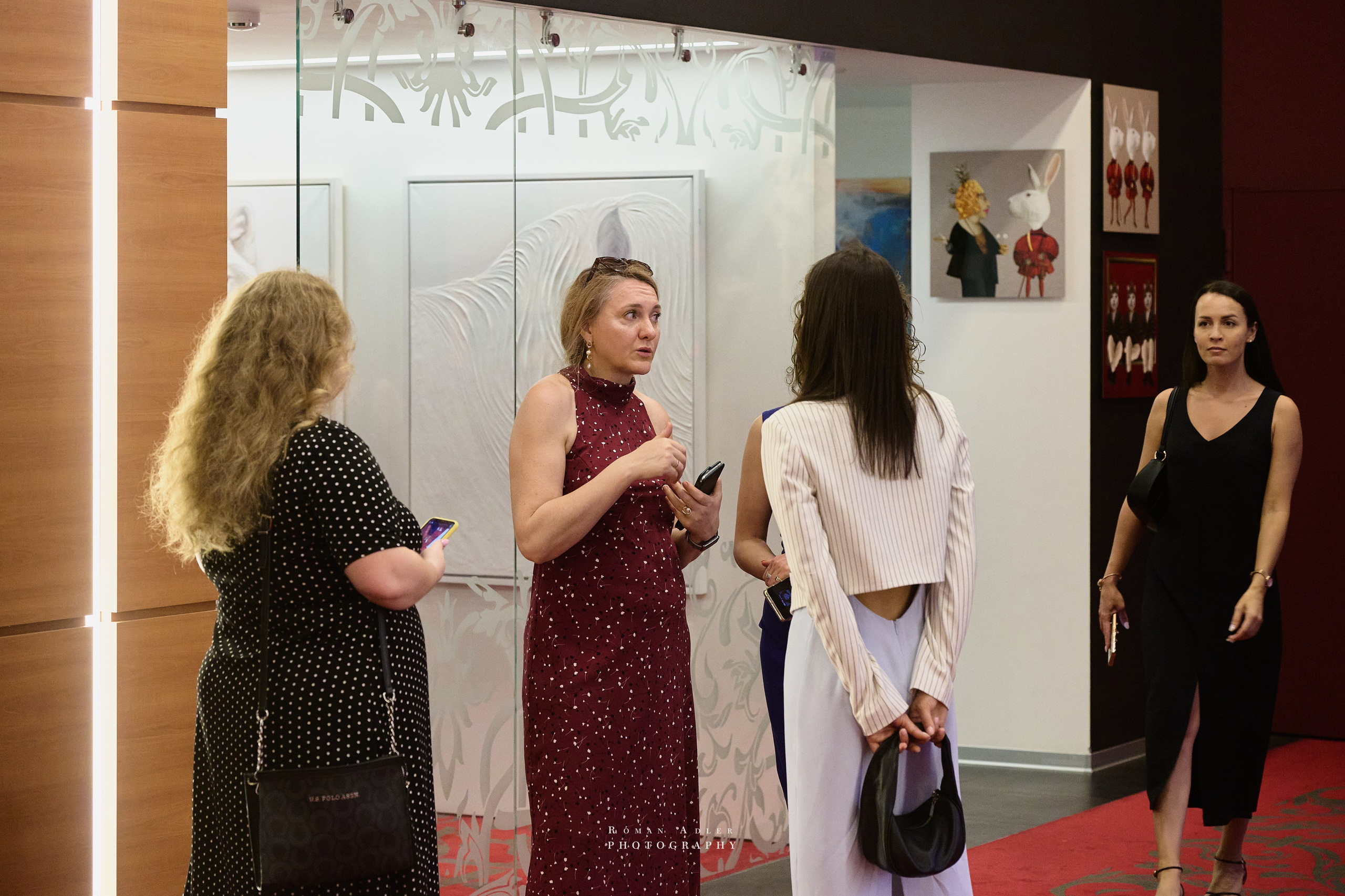 «Летние хроники» в международной галерее Redgallery. Фотограф Роман Адлер