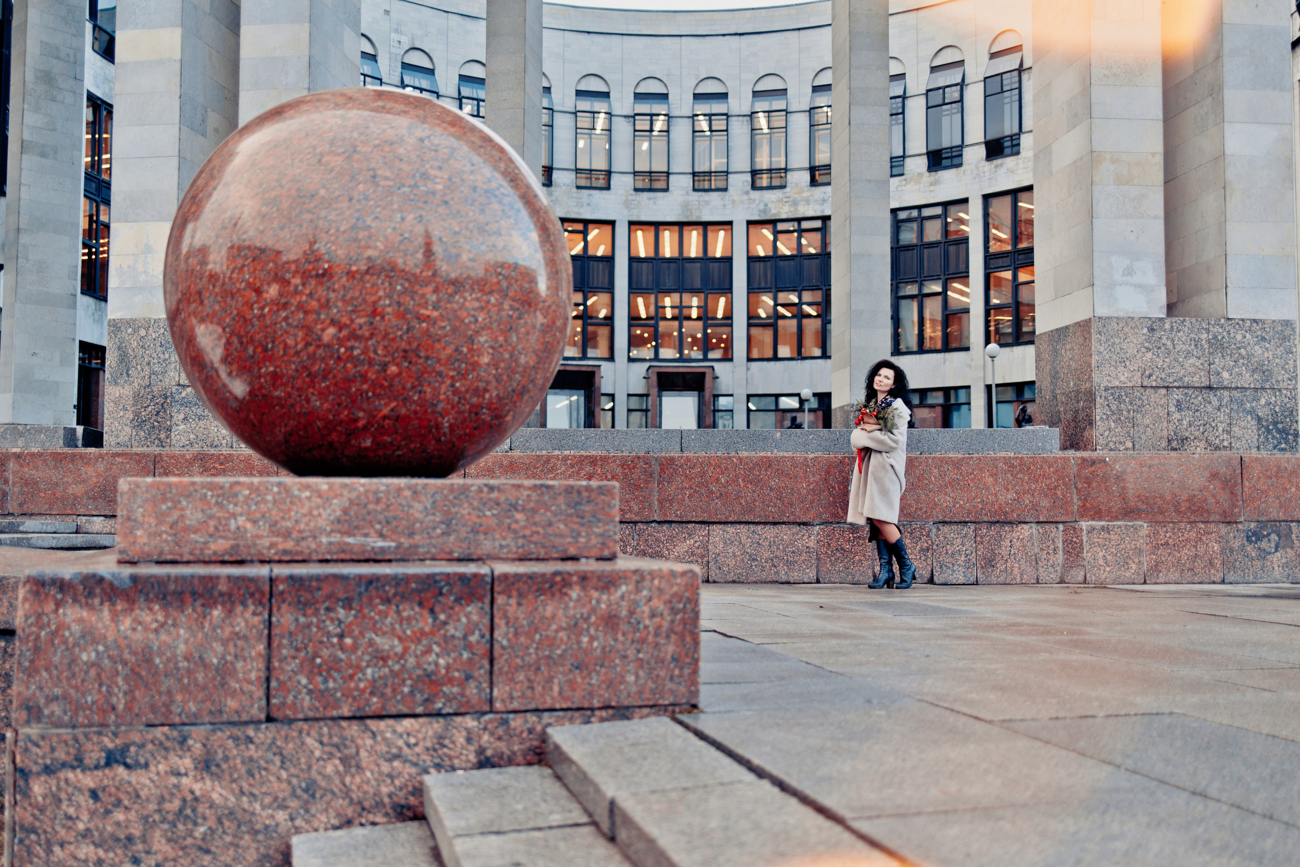 Ксюша и Лида_прогулка по Московскому проспекту. Фотограф Анна Шубина
