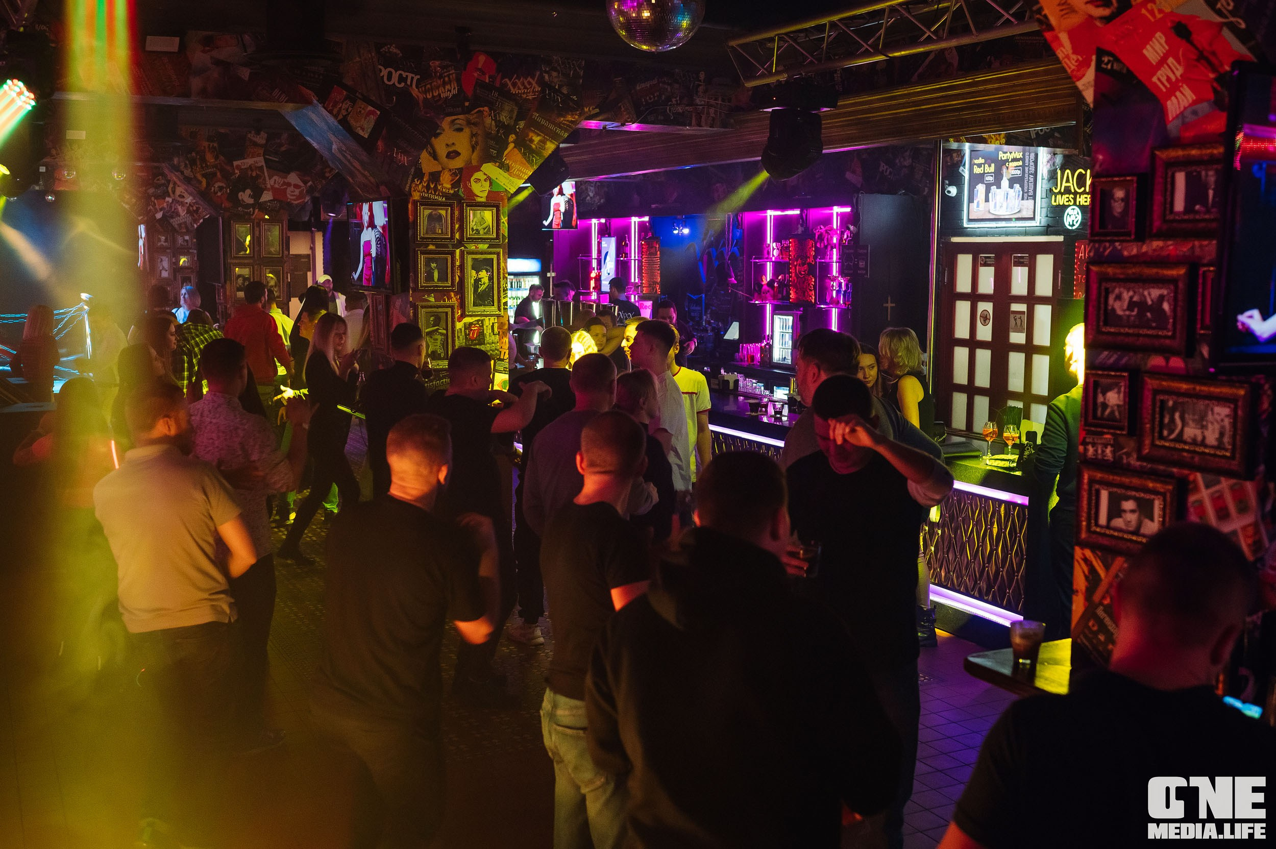 Пятничная туса в XxxX. One Media Life: фоторепортажи, фотоотчеты с мероприятий и заведений