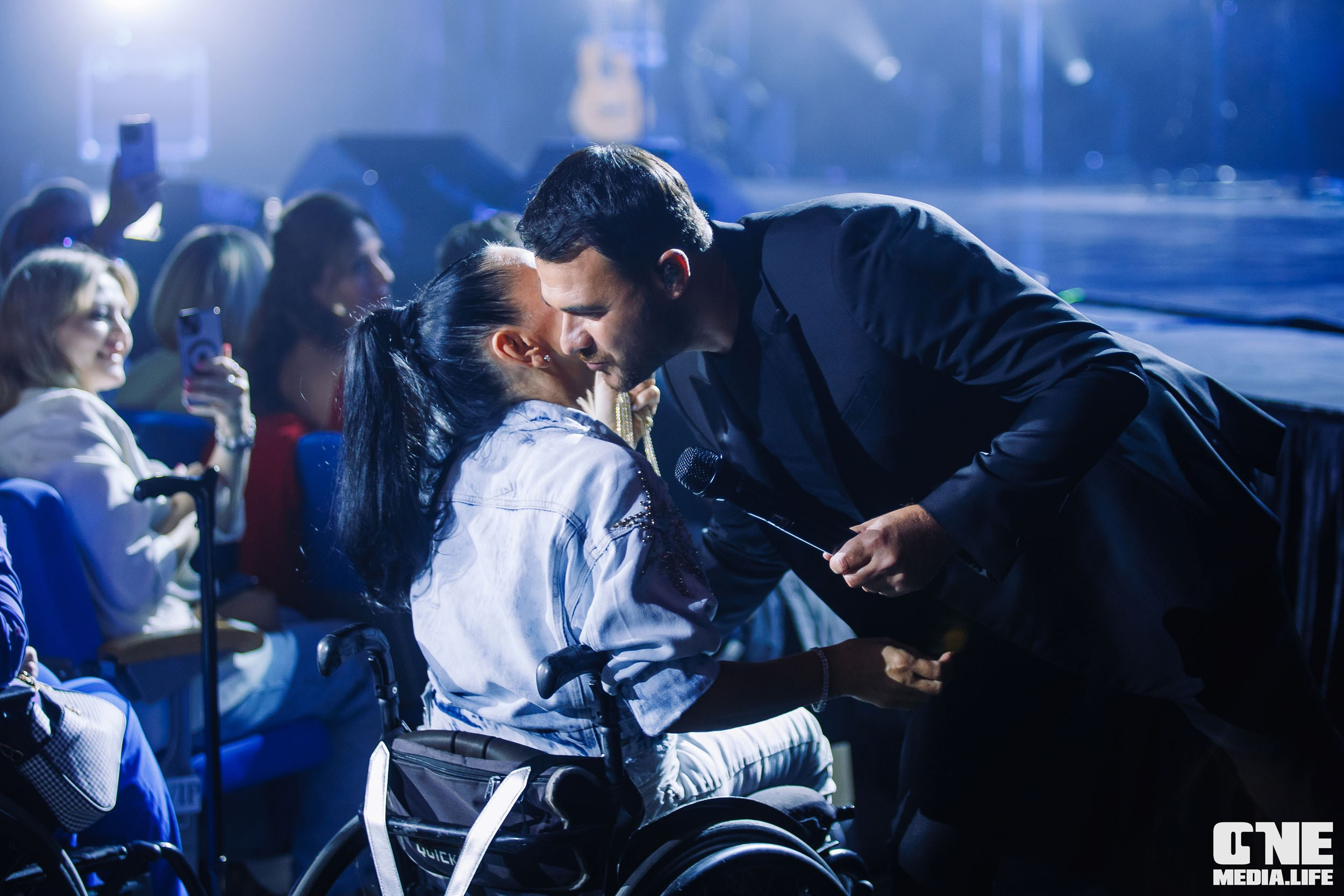 Фоторепортаж с концерта Эмина в Янтарь Холле. One Media Life: фоторепортажи, фотоотчеты с мероприятий и заведений