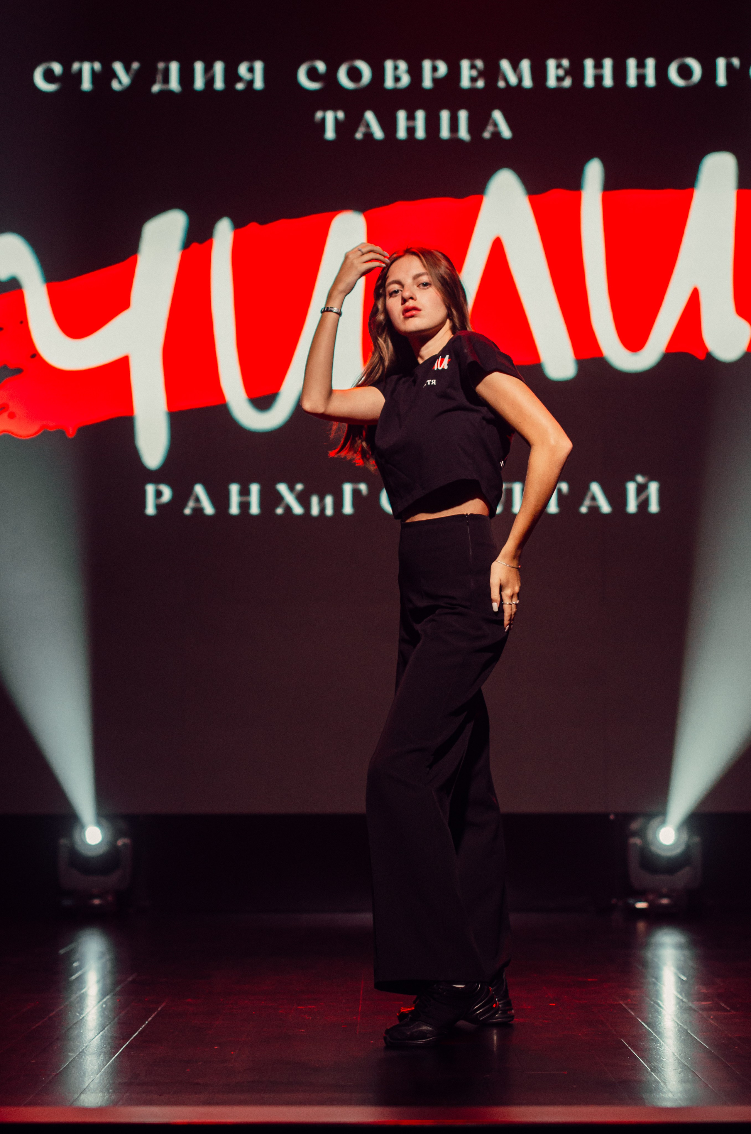 Групповая фотосъемка танцевального коллектива. Денисова Аля — фотограф для парных съемок и индивидуальных историй в Барнауле