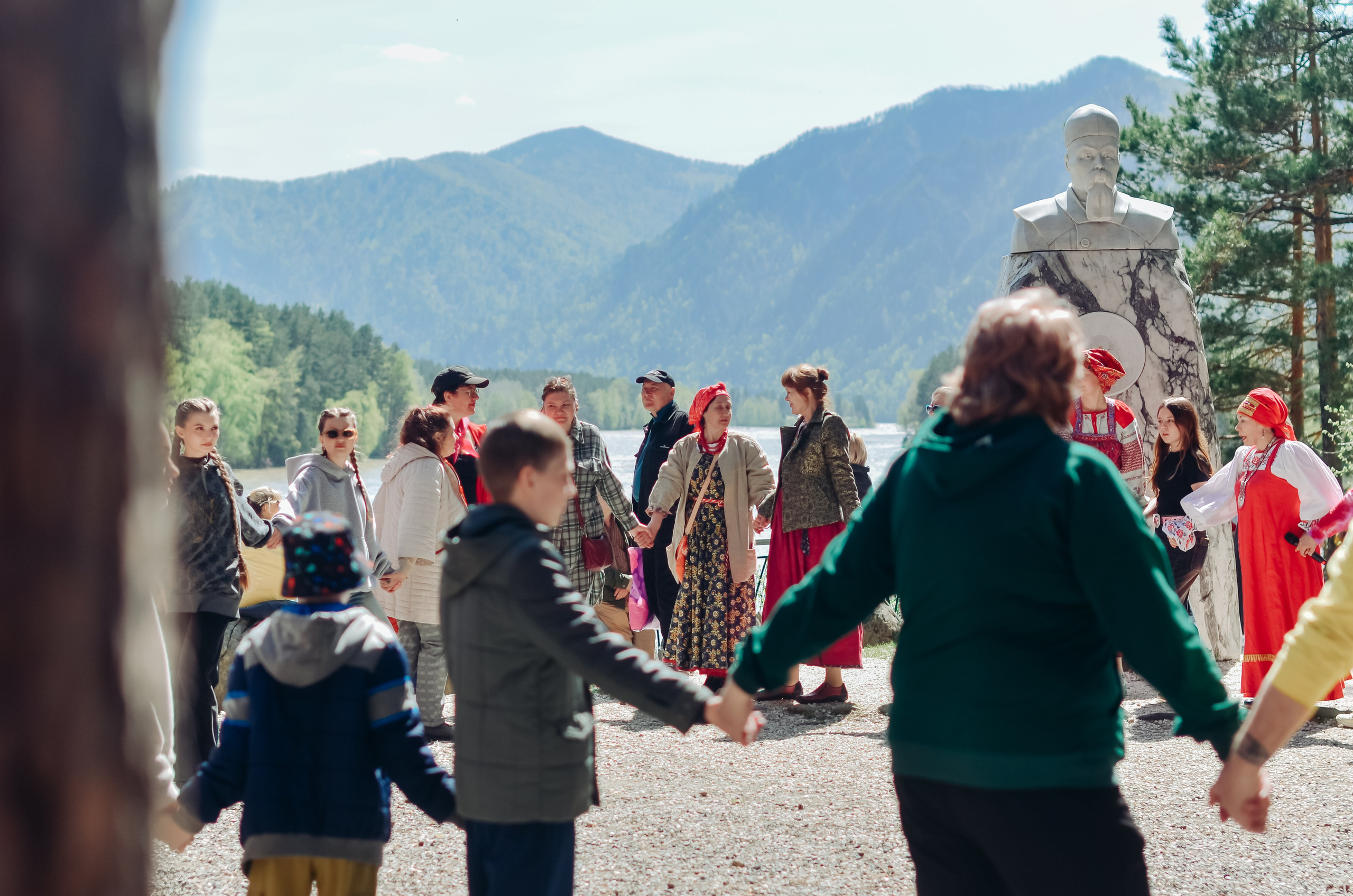Фестиваль «Цветение Маральника на Алтае 2025». Фоторепортаж. Денисова Аля — фотограф для парных съемок и индивидуальных историй в Барнауле