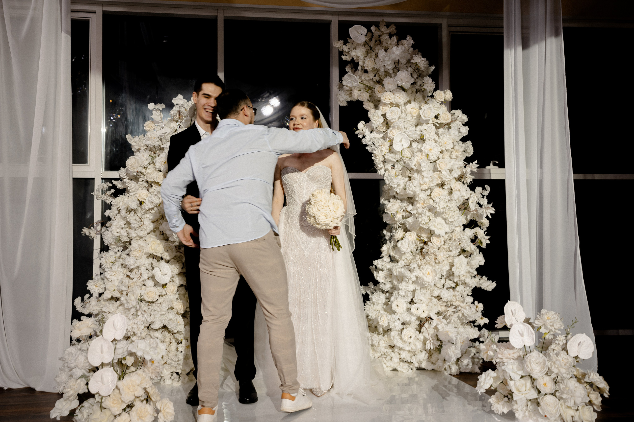 СВАДЕБНАЯ СЬЕМКА СБОРОВ В ОТЕЛЕ И ВЫЕЗД НА ЦЕРЕМОНИЮ (СНЯТО В СИБИРЕ В НИЖНЕВАРТОВСКЕ). Профессиональный фотограф, Санкт-Петербург — Виктория Богомолова