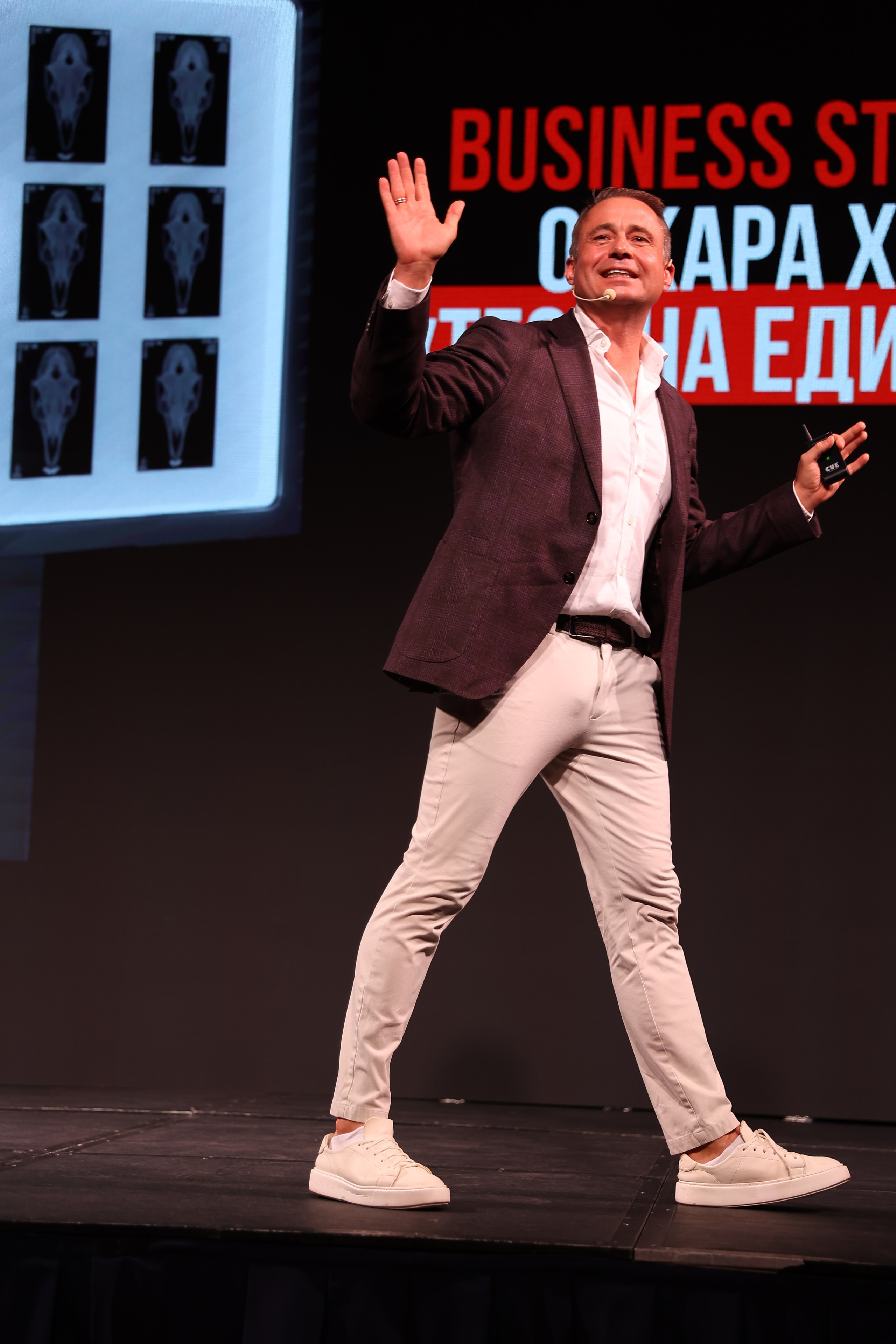 Оскар Хартманн. Business standup тур. Александра, репортажный и событийный фотограф