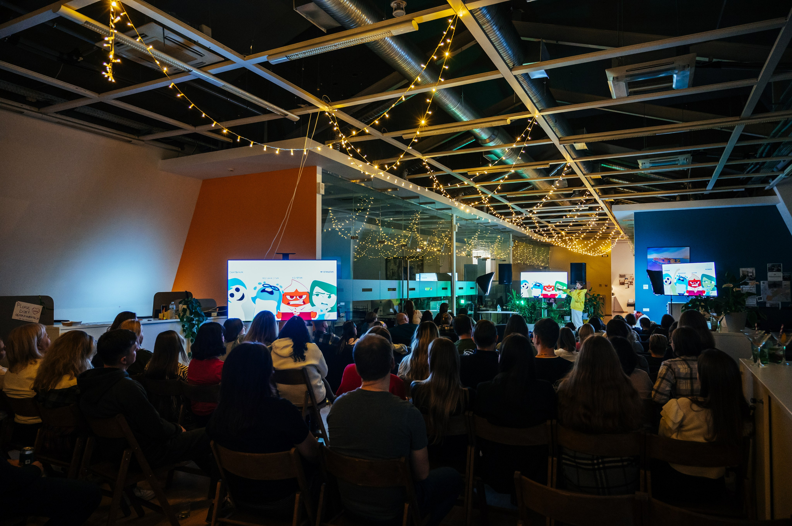 Фотосъёмка корпоратива в офисе в Санкт-Петербурге. Анастасия Петрович фотограф, фотокорреспондент в Москве и Санкт-Петербурге. Фотосъёмка репортажа, мероприятия, корпоративная съёмка, контент