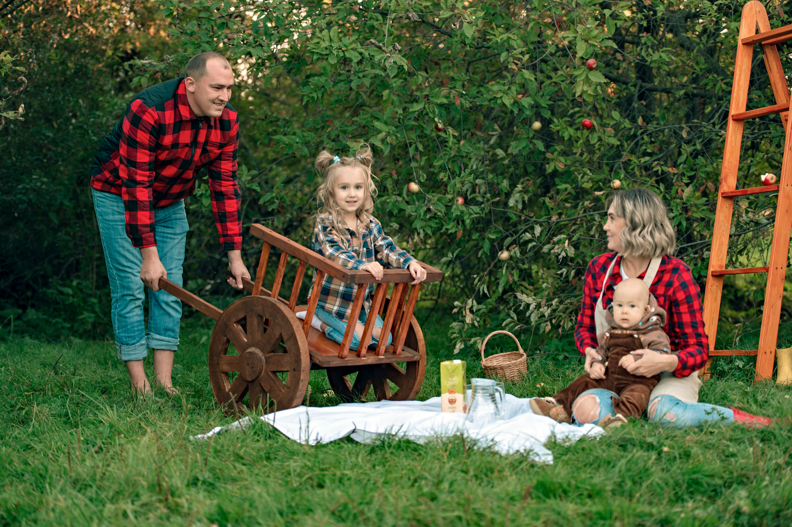 Яблоневый сад. Семейный и детский фотограф в Канске и Канском р-не, Красноярск и