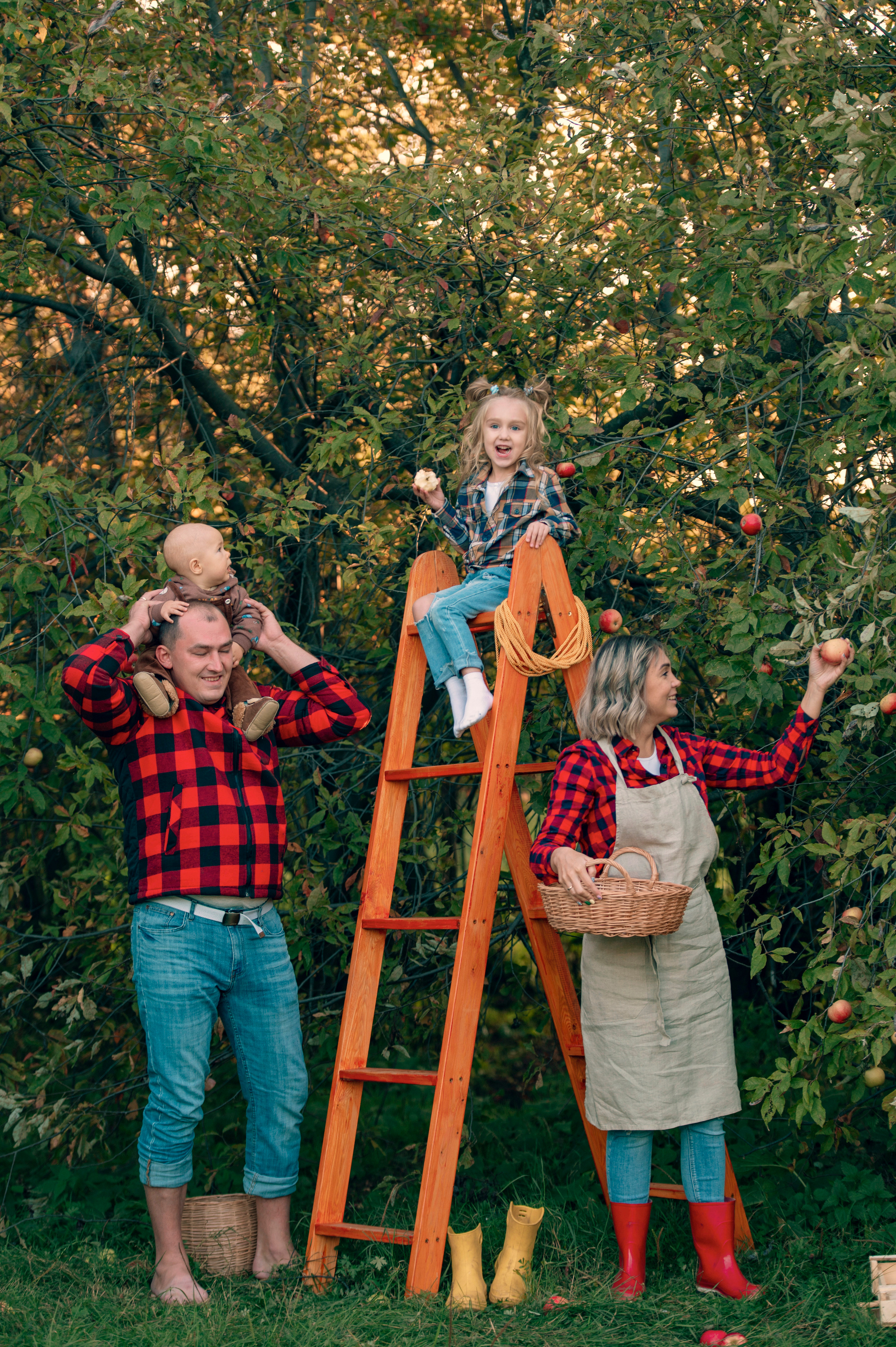 Яблоневый сад. Семейный и детский фотограф в Канске и Канском р-не, Красноярск и