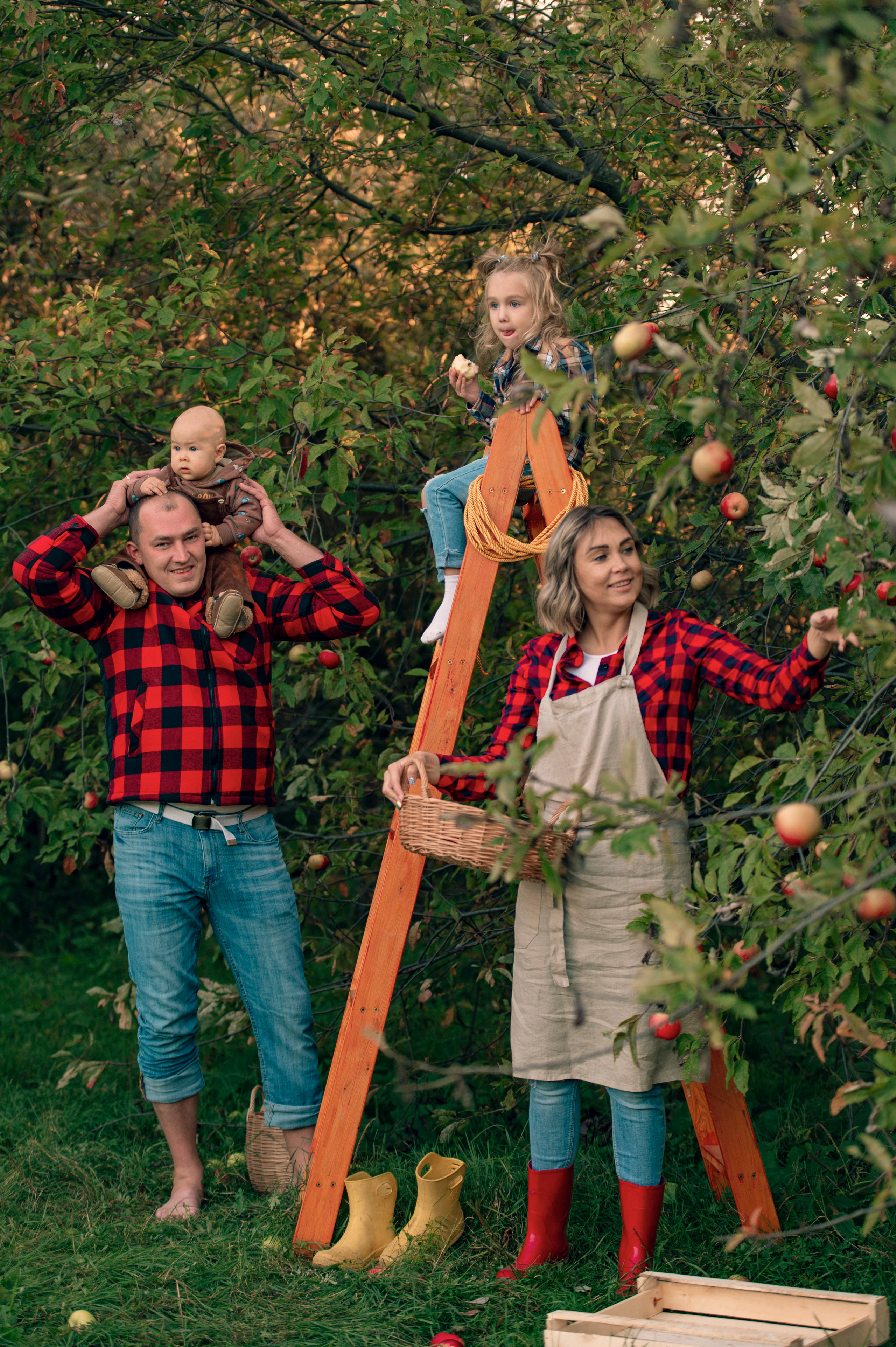 Яблоневый сад. Семейный и детский фотограф в Канске и Канском р-не, Красноярск и