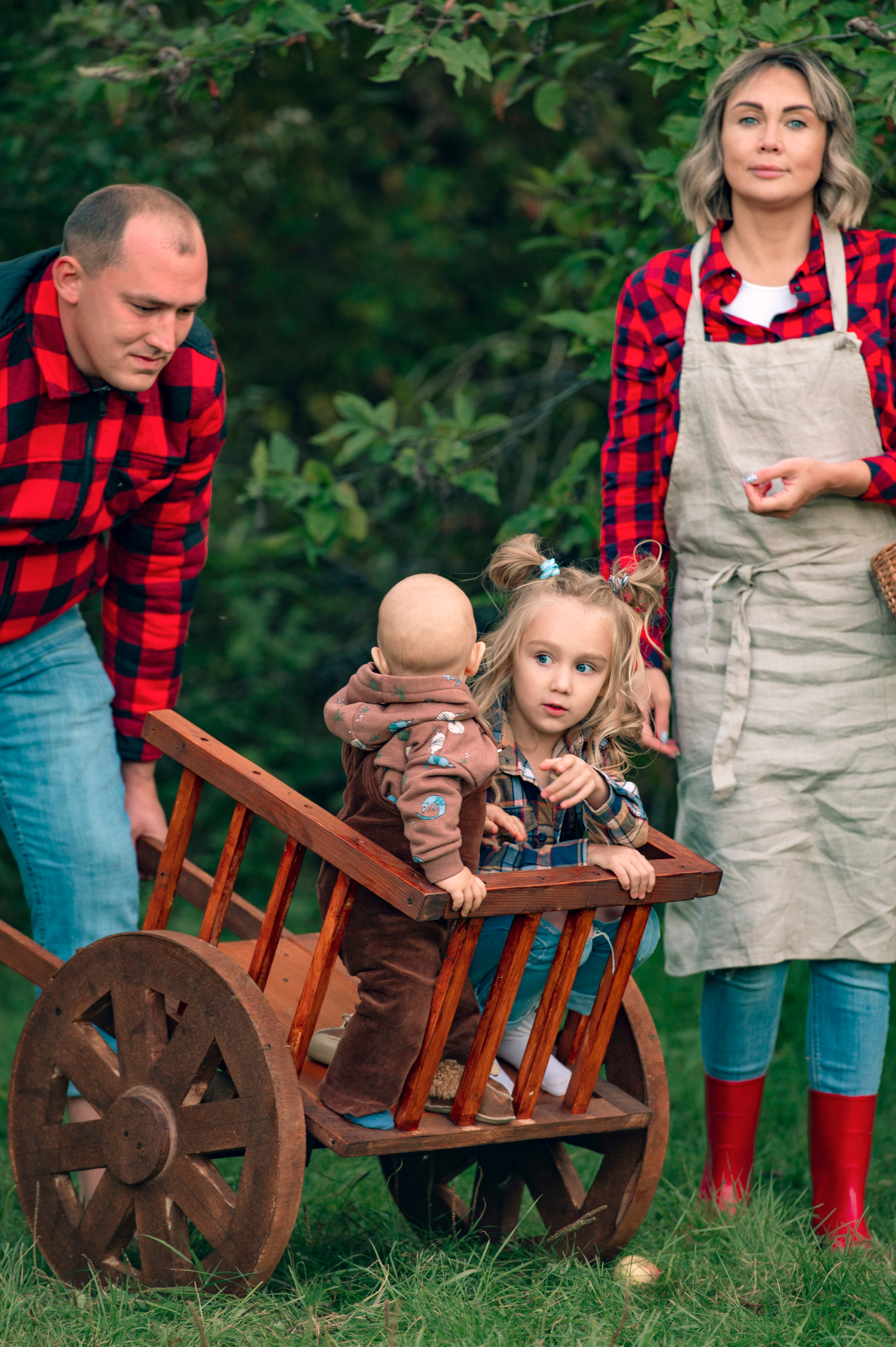 Яблоневый сад. Семейный и детский фотограф в Канске и Канском р-не, Красноярск и
