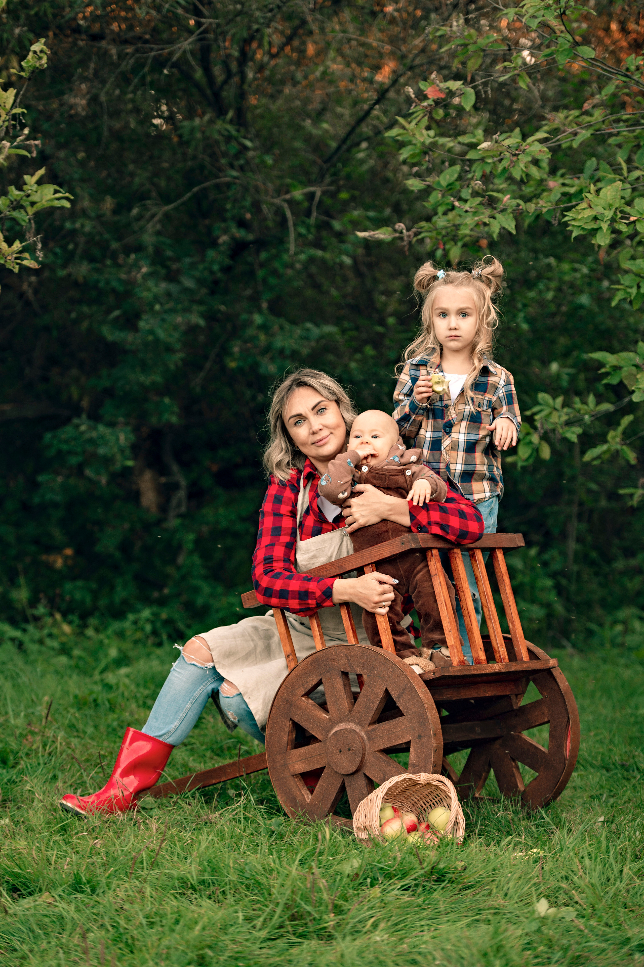 Яблоневый сад. Семейный и детский фотограф в Канске и Канском р-не, Красноярск и