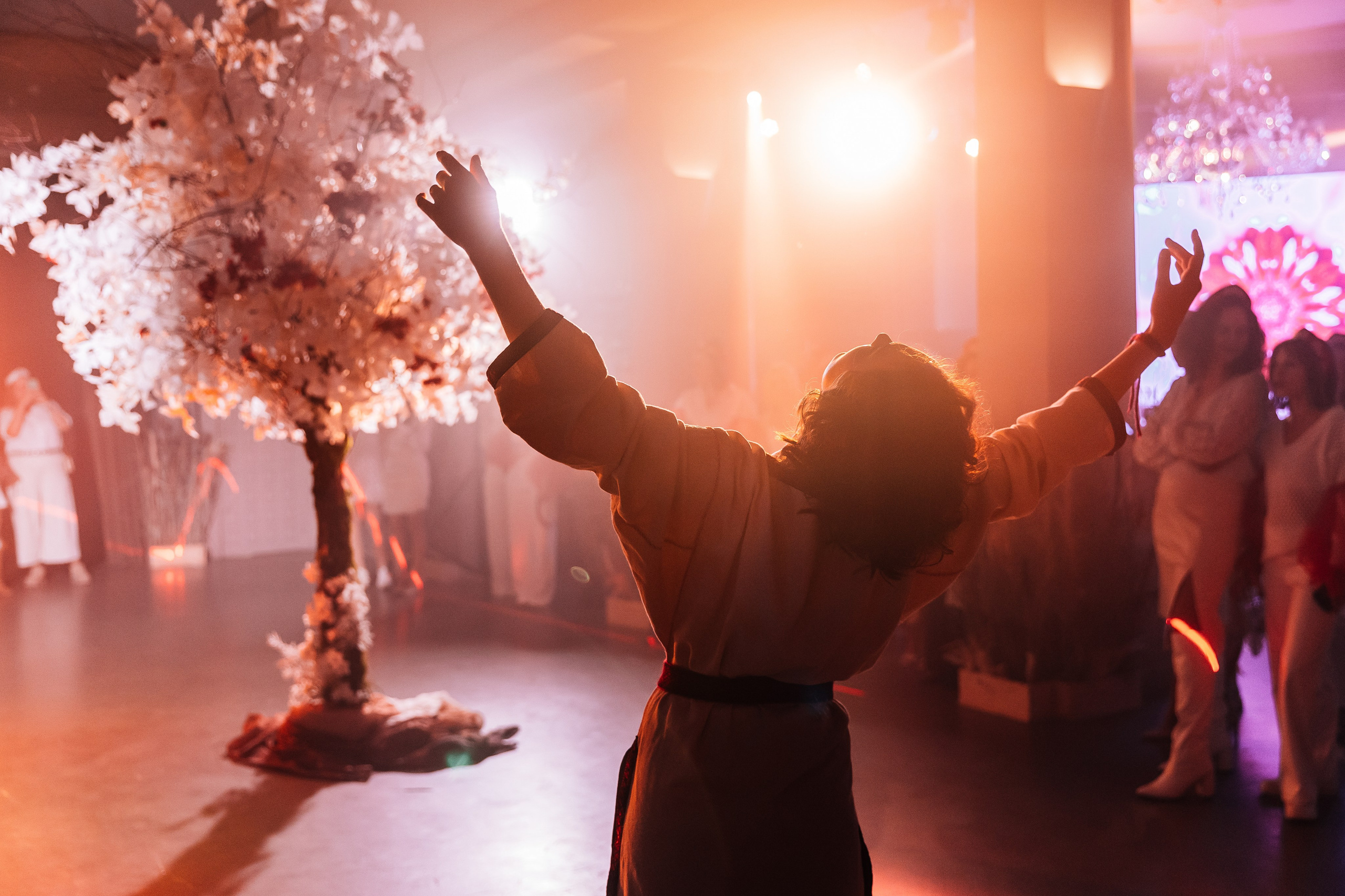 МЕГАДЕВИЧНИК 8 марта. Портфолио свадебного фотографа. Роман Каргаполов