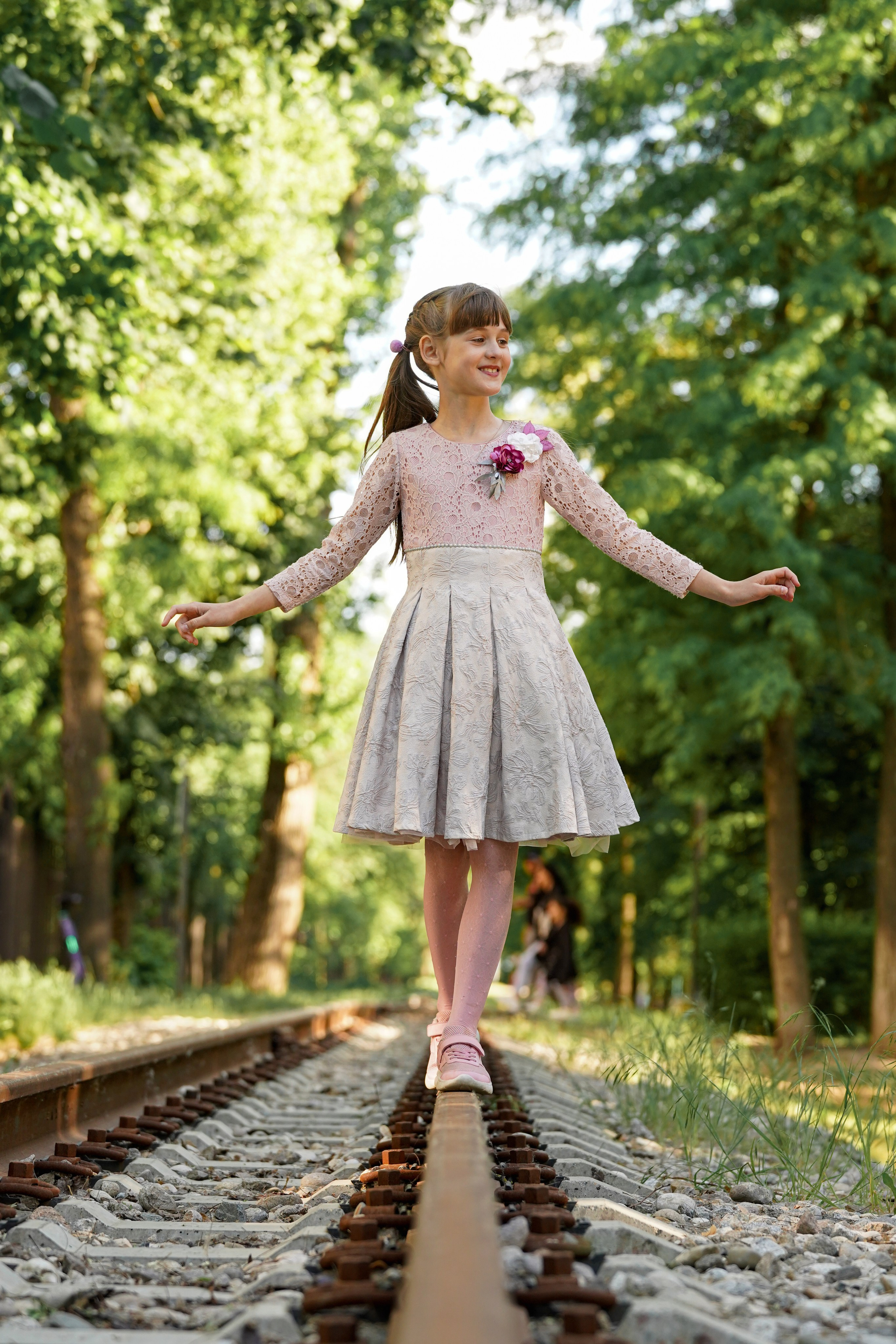 Семья в парке Островского. MEMENTO.Выпускные альбомы, школьные, юбилейные и другие книги. Ростов-на-Дону