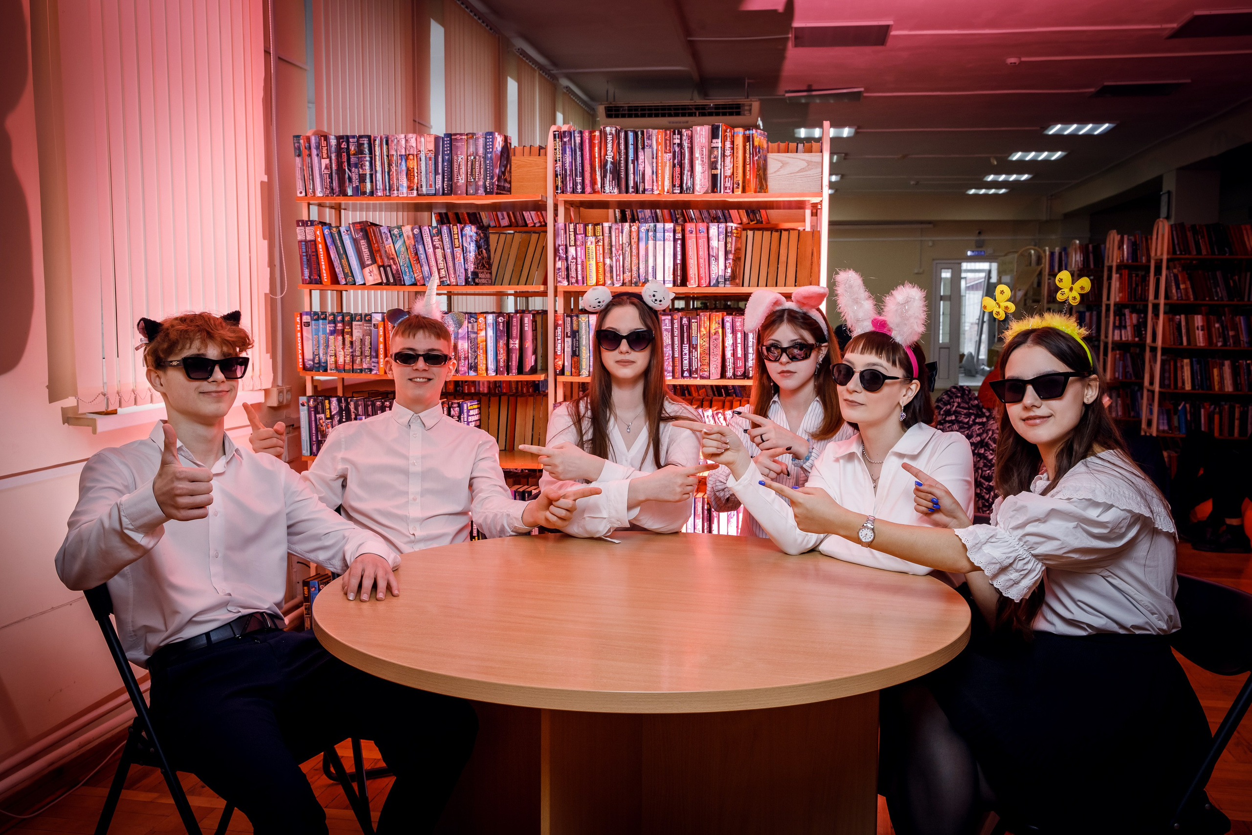 И В ШКОЛЕ ЕСТЬ ЖИЗНЬ. Марина Ушакова. Фотограф. Выпускные альбомы. г. Краснодар