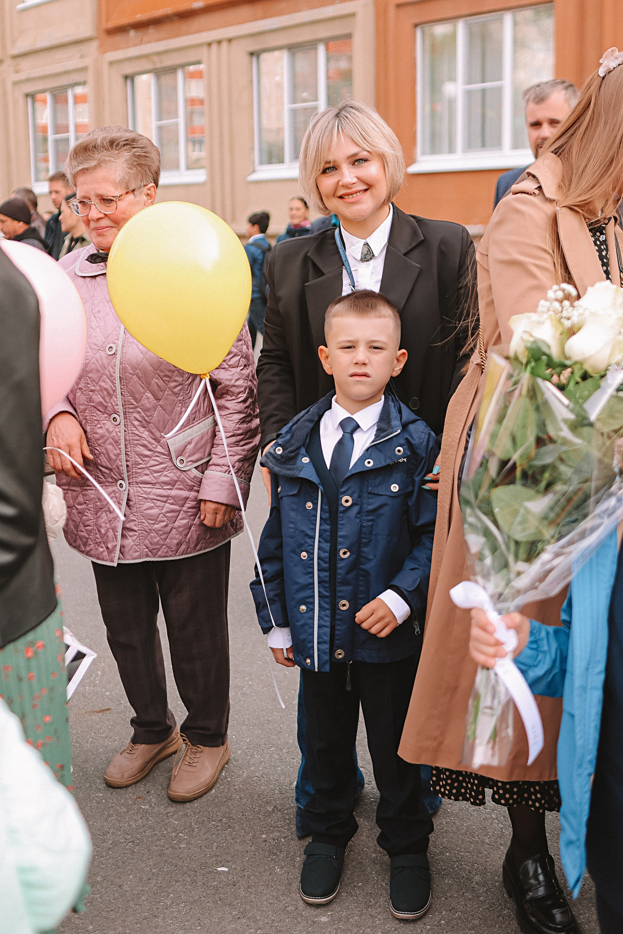 1 сентября линейка+кл час+портреты. Семейный фотограф Тюмень, фотограф на роды Салмина Мария