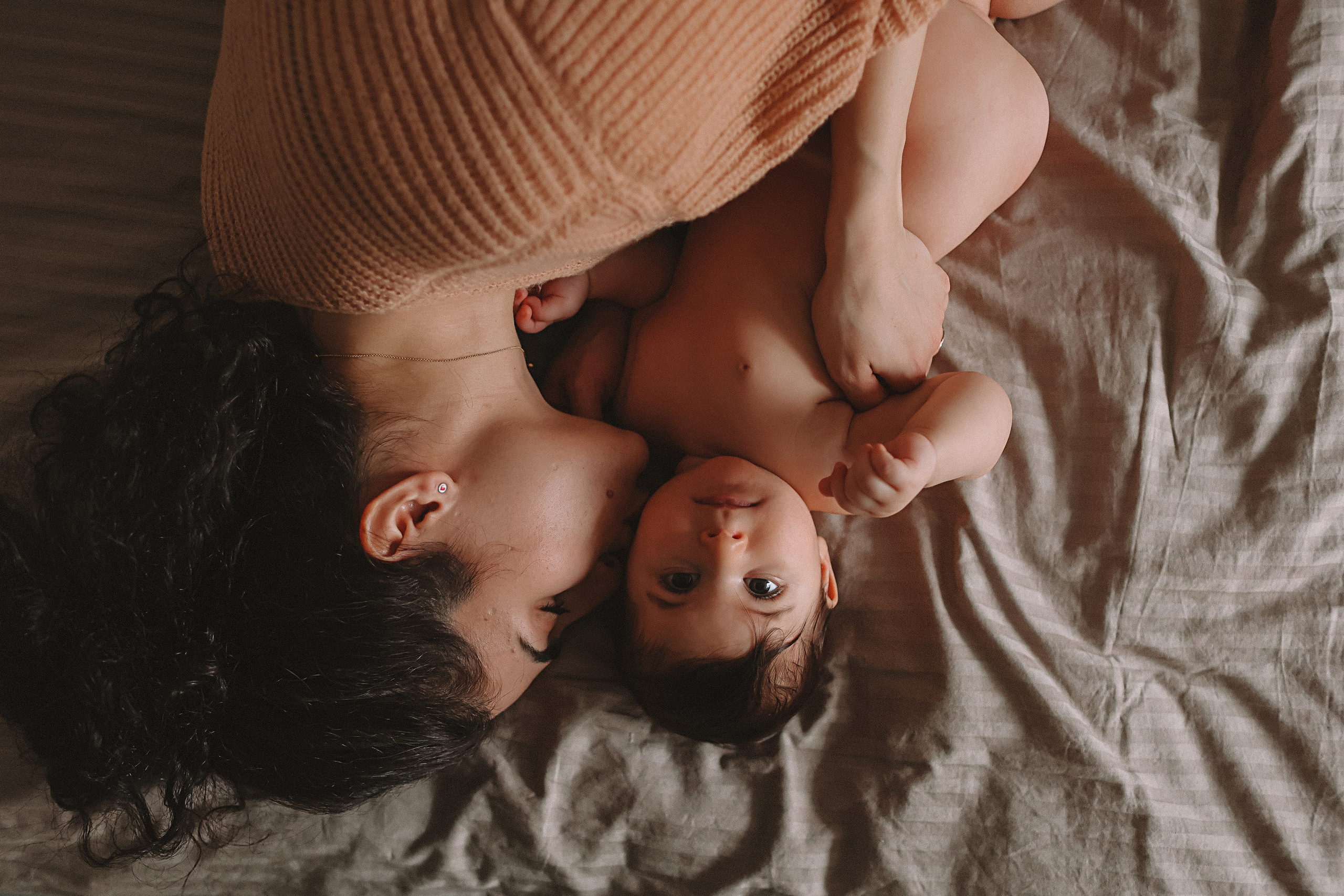 С малышкой. Семейный фотограф Тюмень, фотограф на роды Салмина Мария