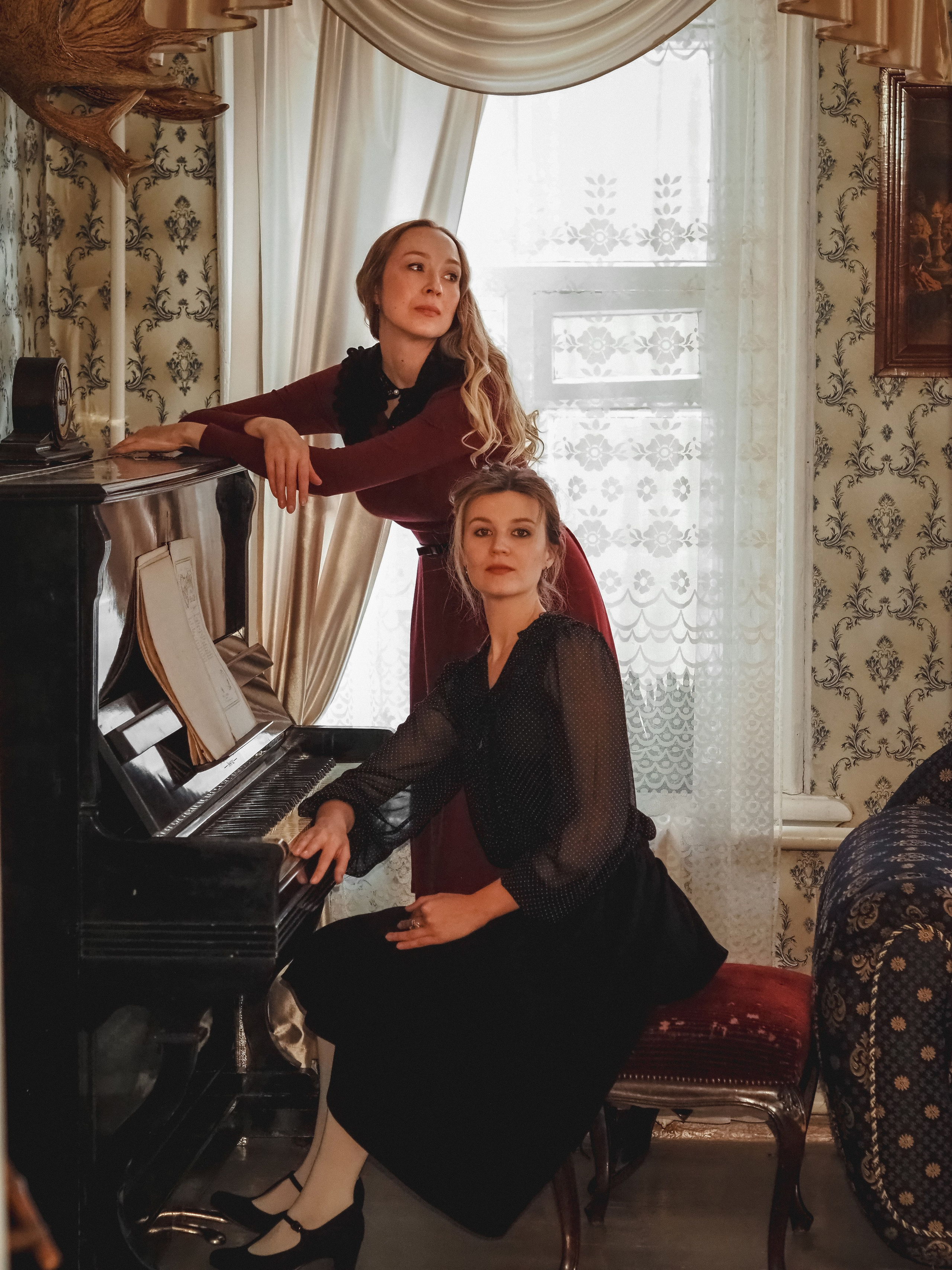 Ирина и Евгения в доме Пельцама. Семейный фотограф Ольга Барабанова