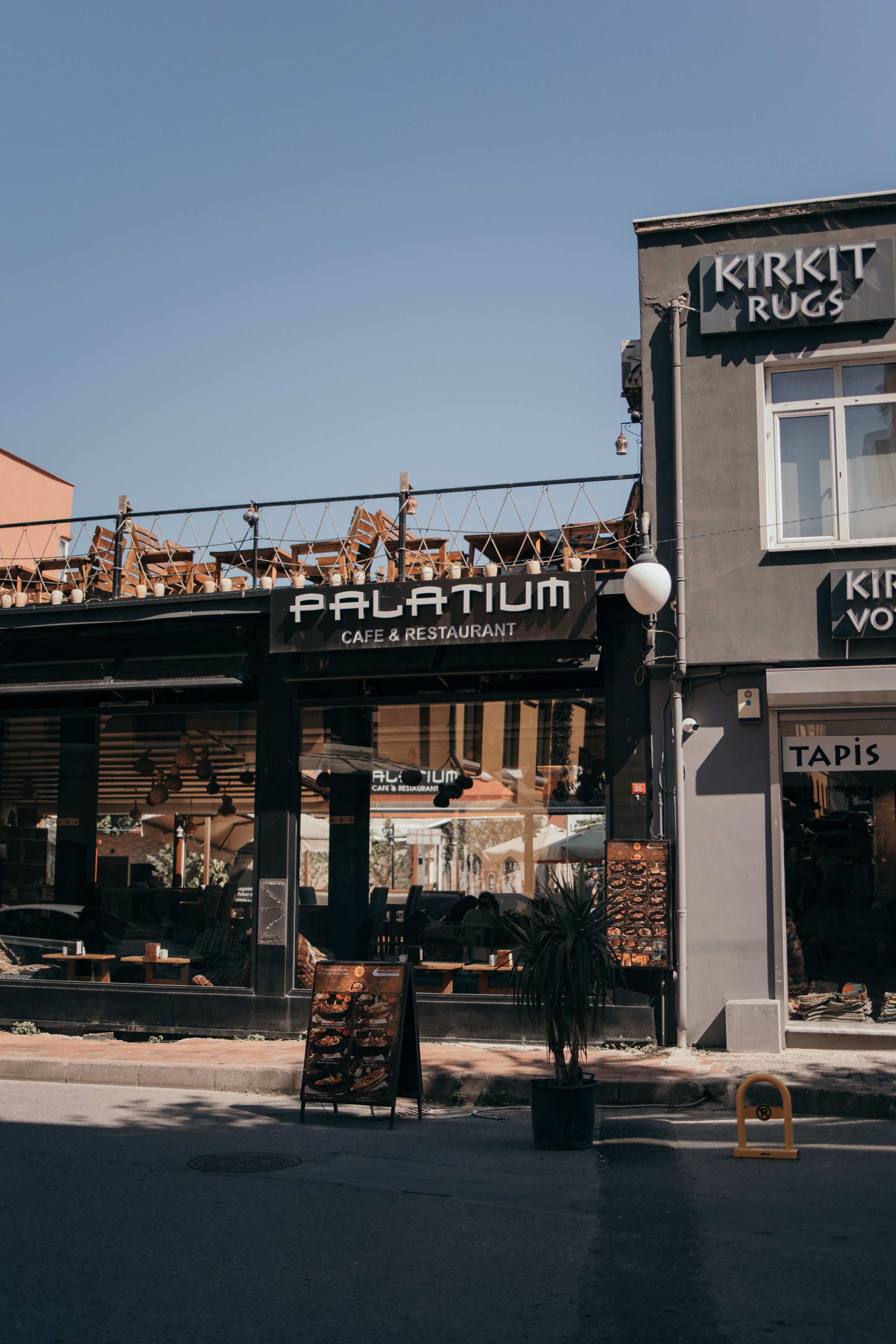 Street photo. Photographer in Turkey — Dari N