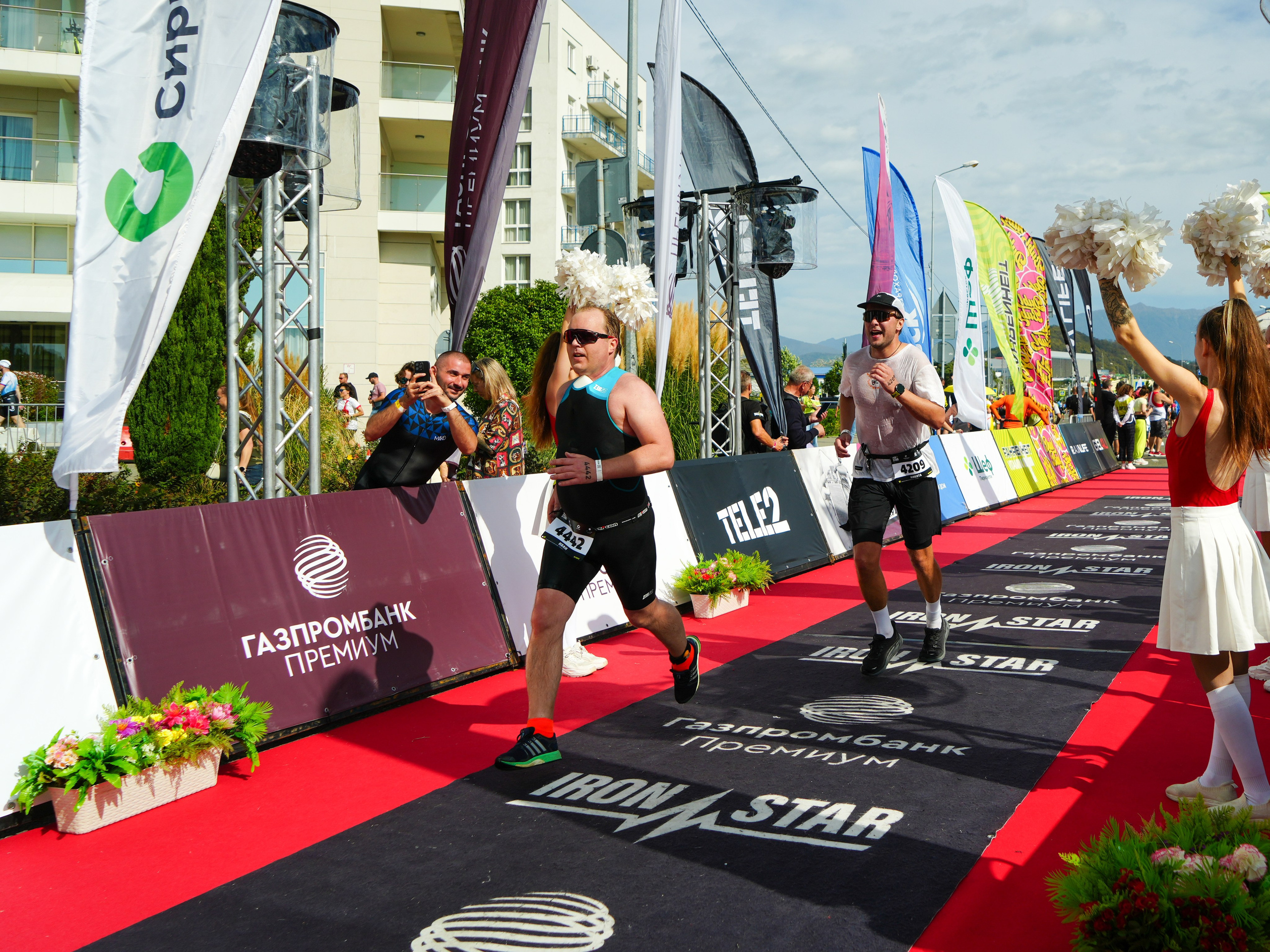 Фотоотчет партнерской интеграции для компании TELE2 на фестивале Ironstar. Репортажный фотограф в Красной Поляне и Сочи Павлюченко Екатерина