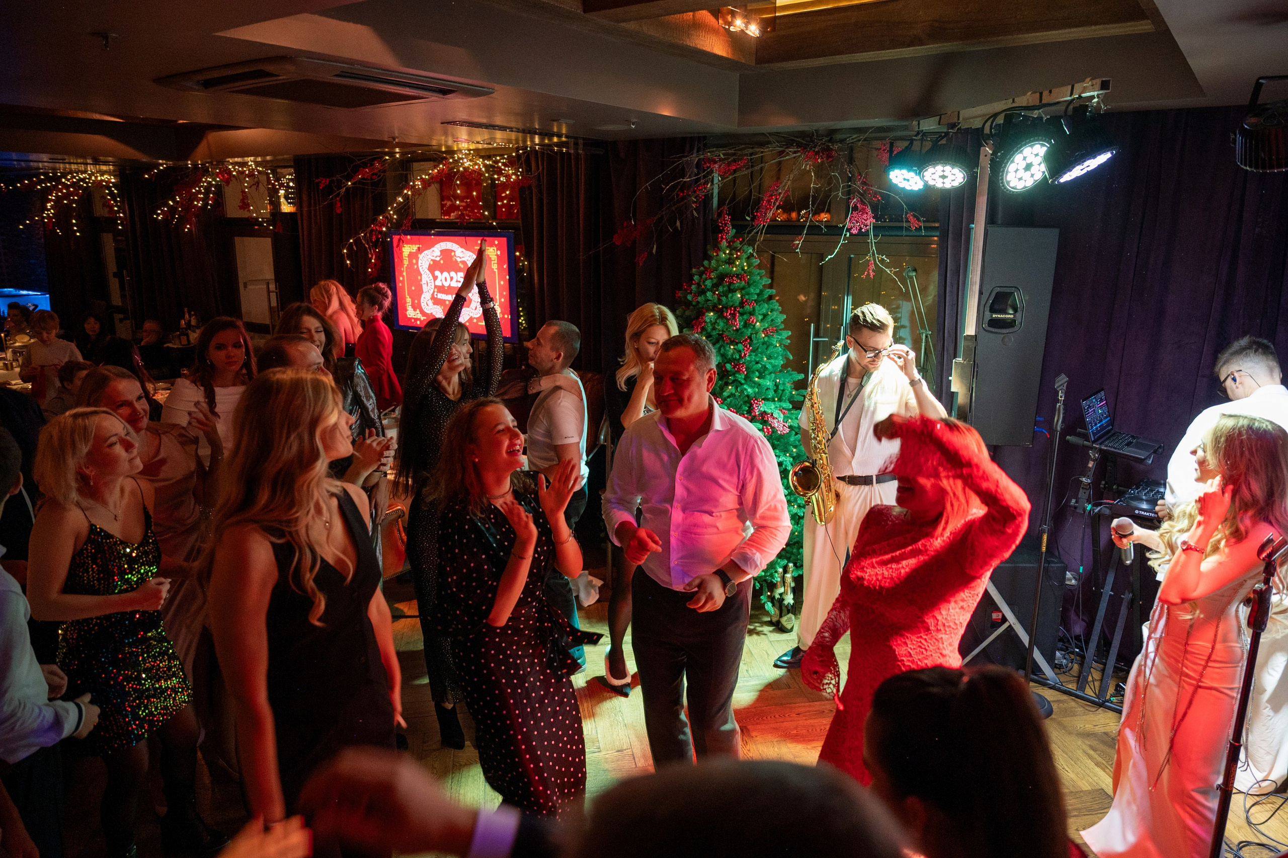 Новый год 2025 в ресторане Red Fox. Репортажный фотограф в Красной Поляне и Сочи Павлюченко Екатерина