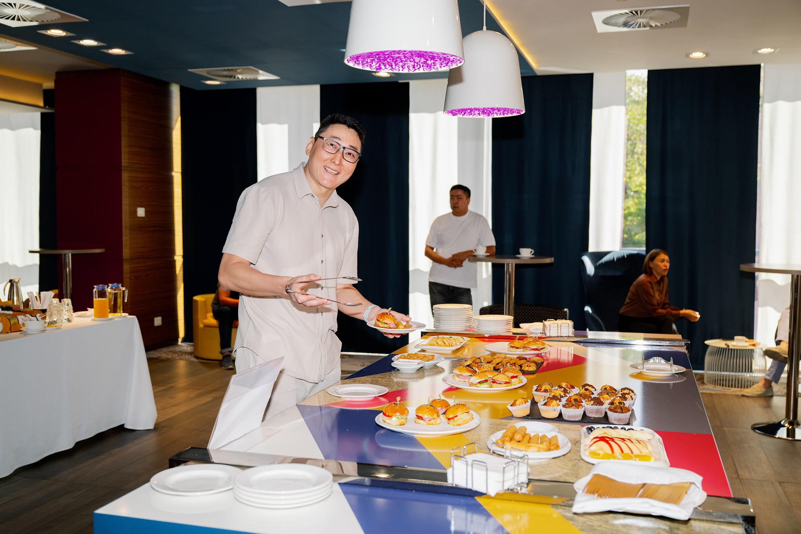 Бизнес завтрак BakoTech&Fortra. Фотограф в Алматы — Алексей Коньков | Репортаж, свадьбы, портреты