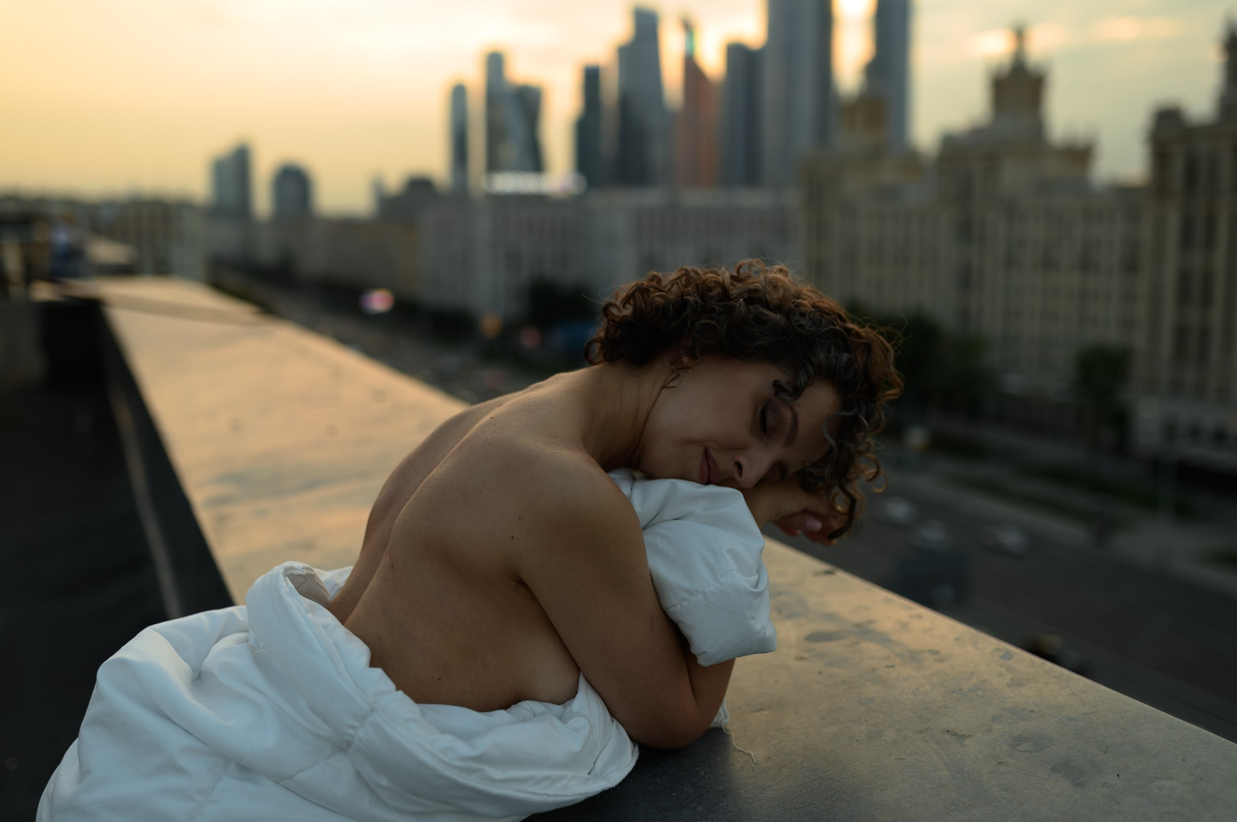 Оксана. Крыша. Фотограф Марина Росси