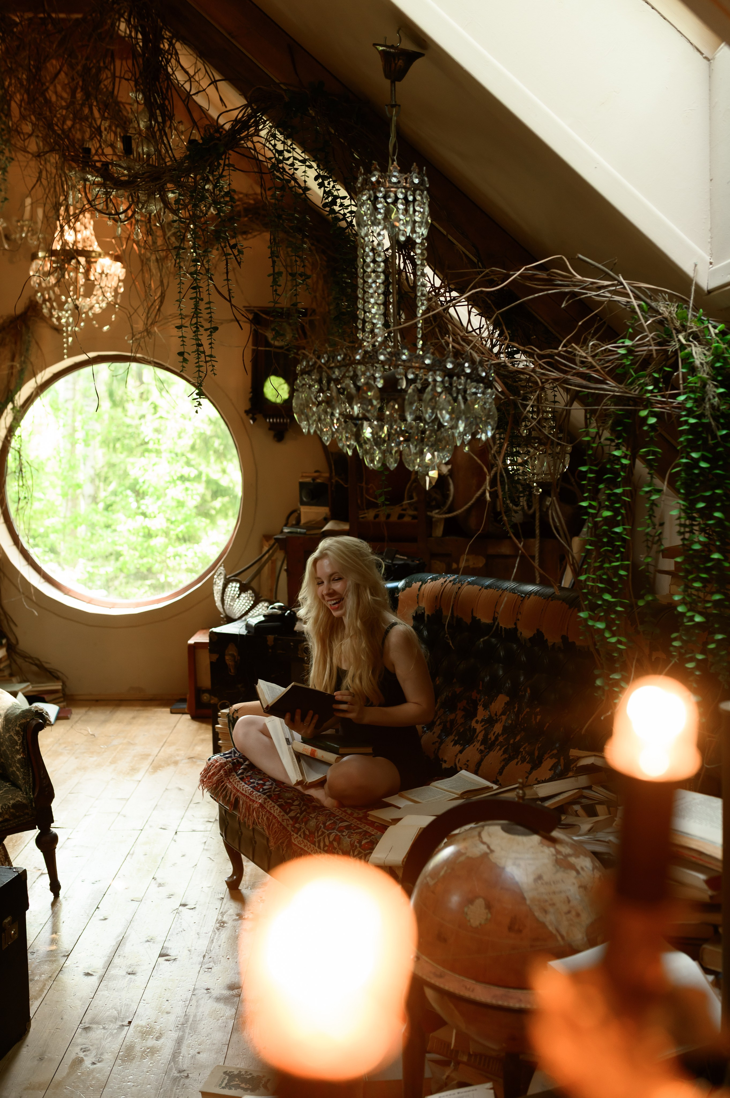 Катя. Заброшенный чердак. Фотограф Марина Росси