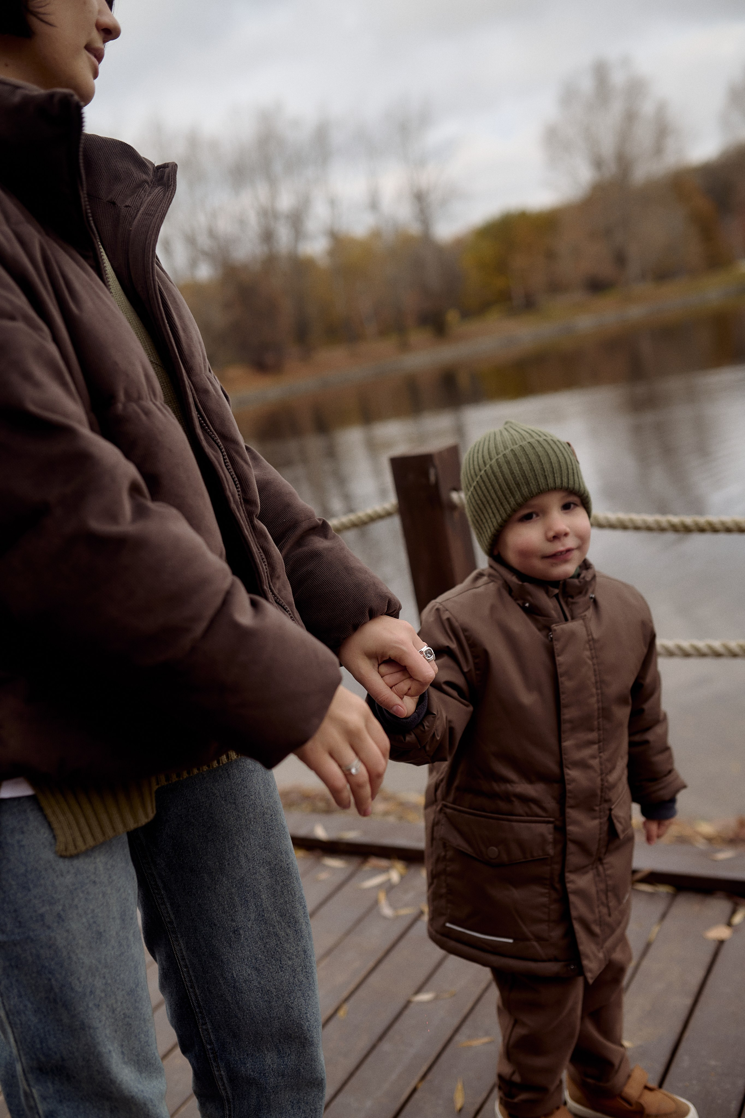 Вова, Юля и Максим в осеннем парке. Семейный и свадебный lifestyle-фотограф в Москве Мария Петрова