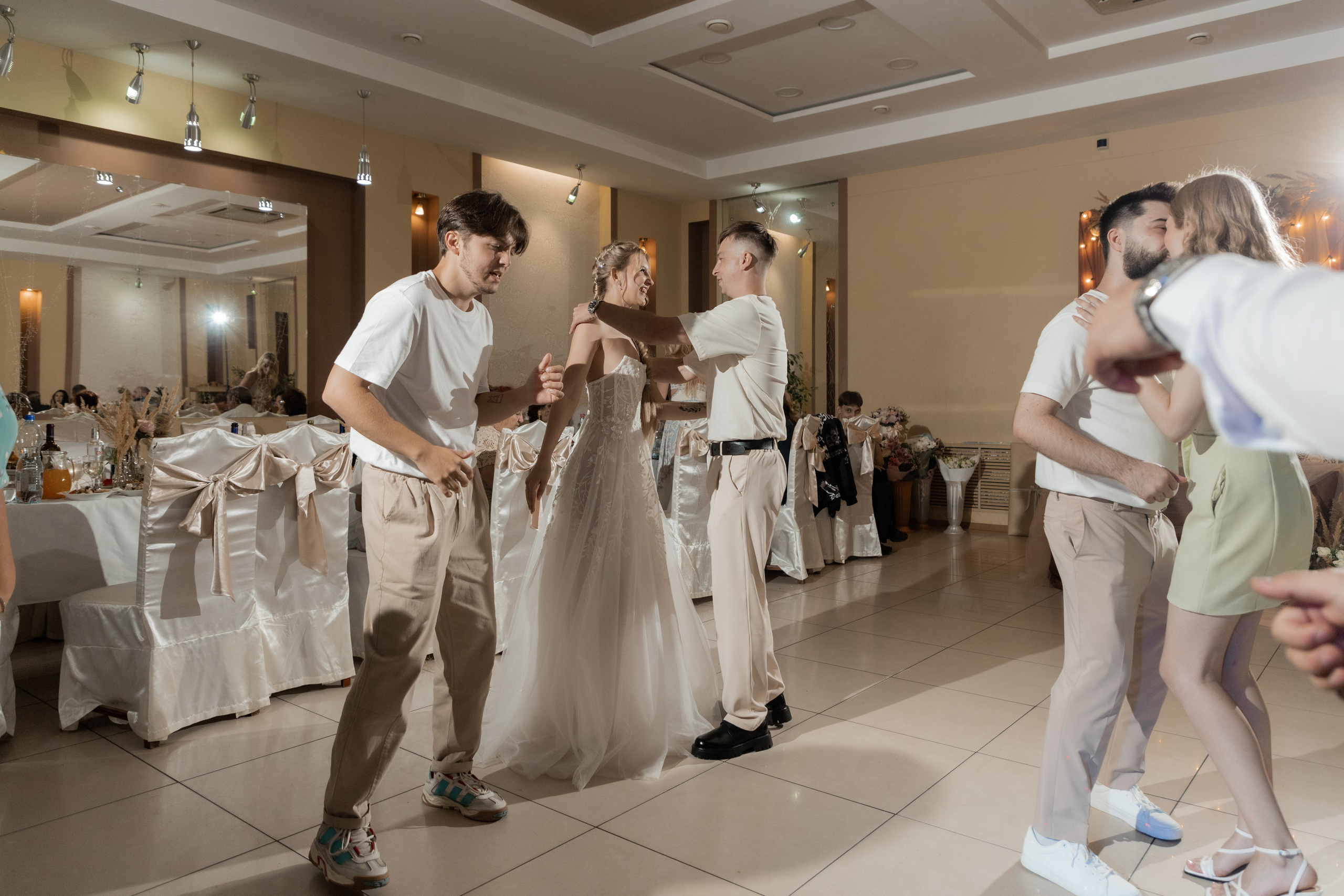 Роман и Александра (банкет). Свадебный фотограф Ангелина Сунгатулина | Саратов | Балаково | Вольск