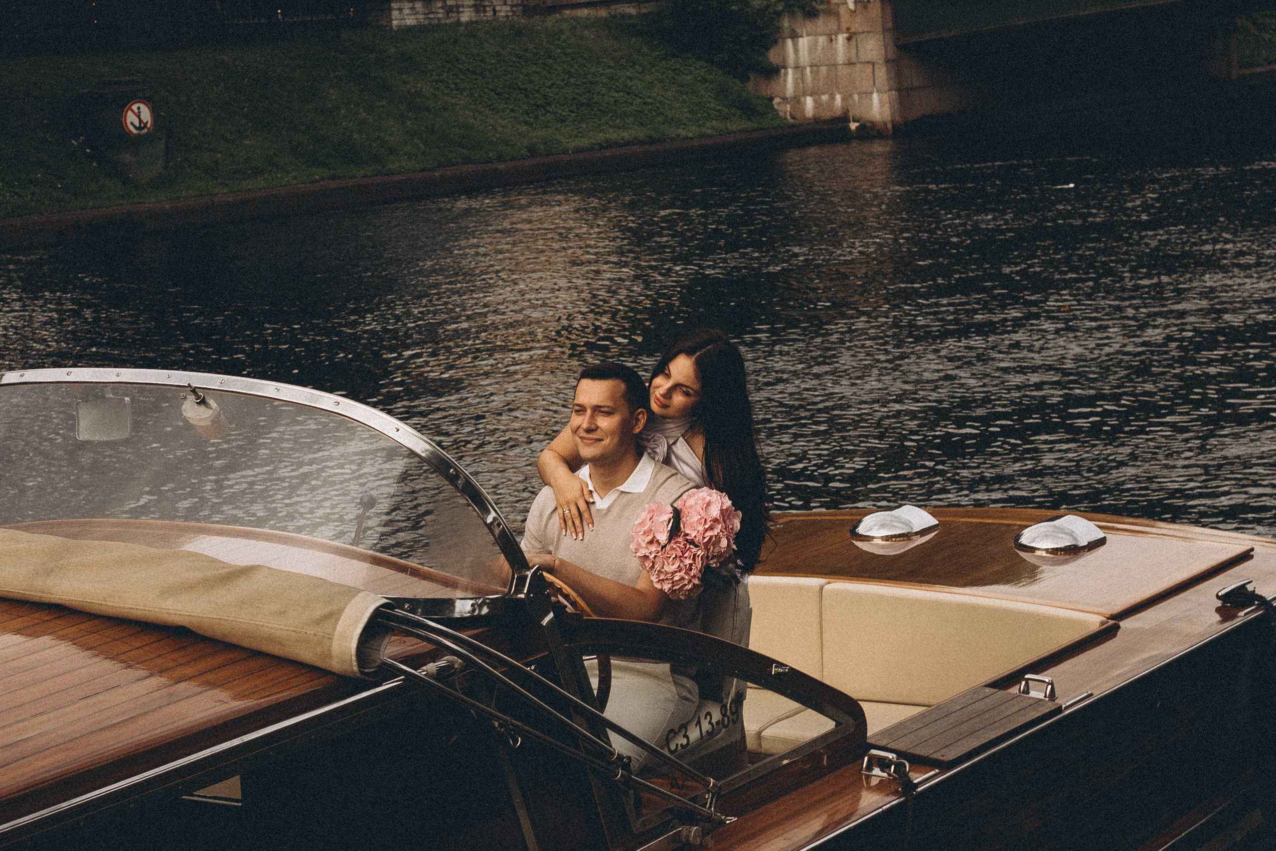 СВАДЕНБНАЯ СЬЕМКА НА КАТЕРЕ ПО КАНАЛАМ САНКТ-ПЕТЕРБУРГА И В АКВАТОРИИ НЕВЫ. Профессиональный фотограф, Санкт-Петербург — Виктория Богомолова