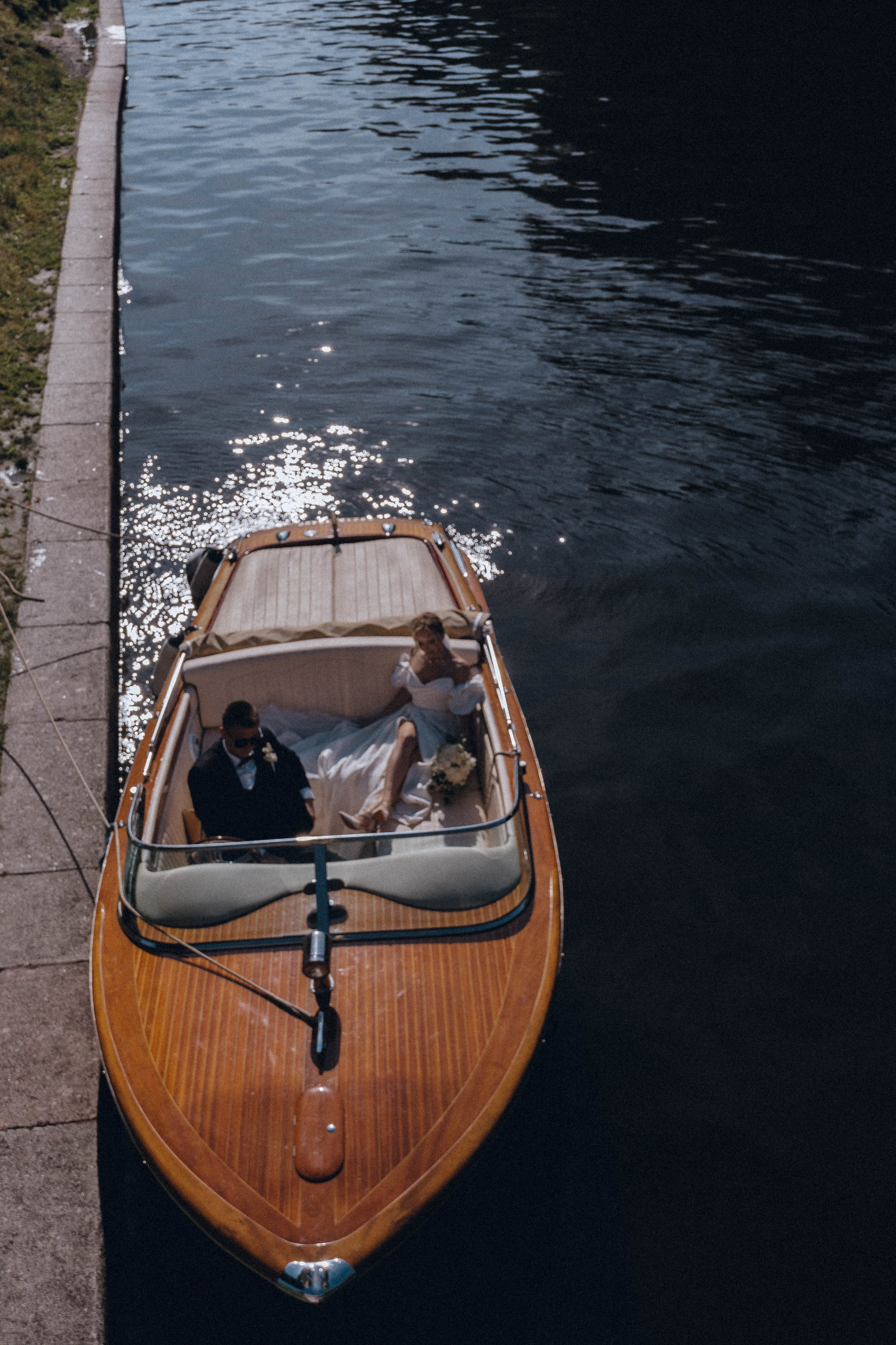 СВАДЕНБНАЯ СЬЕМКА НА КАТЕРЕ ПО КАНАЛАМ САНКТ-ПЕТЕРБУРГА И В АКВАТОРИИ НЕВЫ. Профессиональный фотограф, Санкт-Петербург — Виктория Богомолова