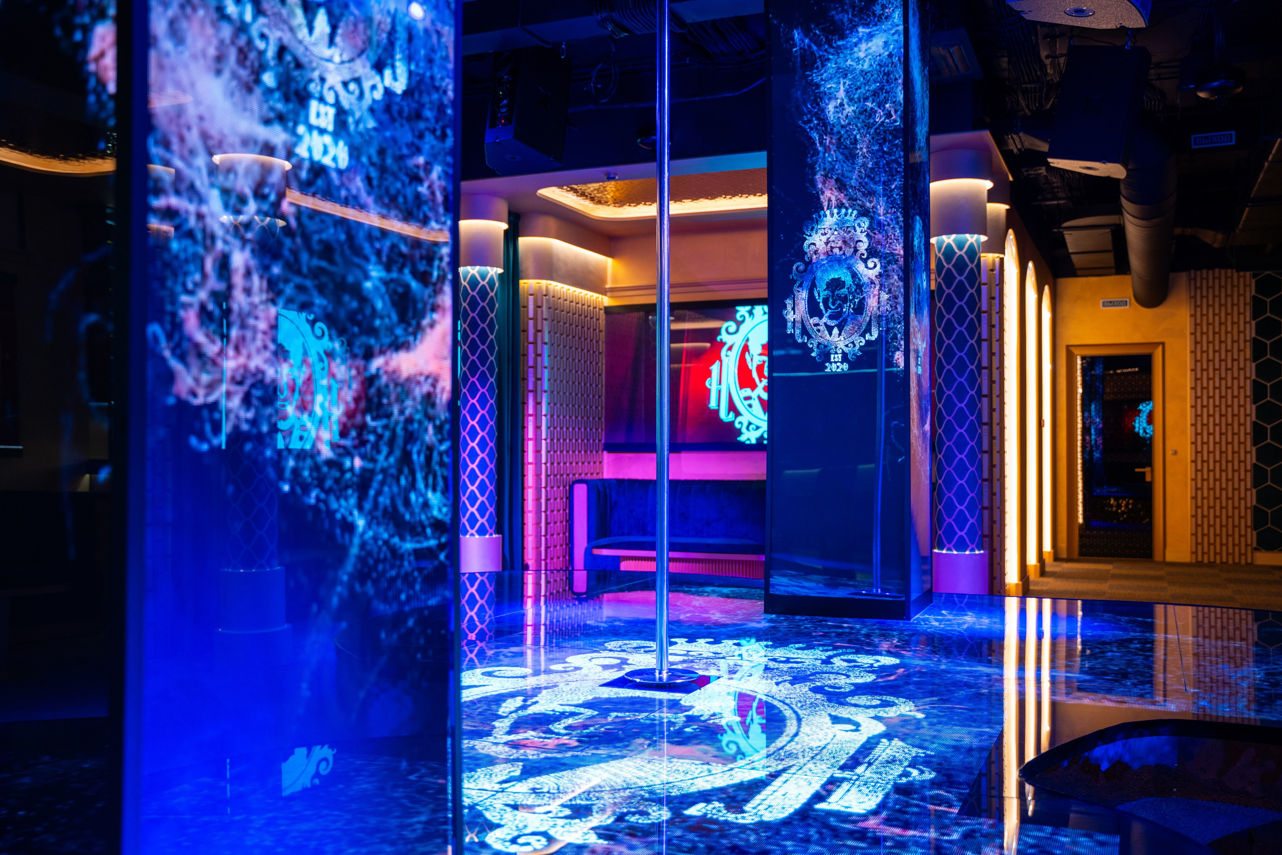 Фотосъемка интерьера стриптиз-клуба Hefner — элитный клуб Краснодара. Интерьерная фотосъемка клуба Hefner в Краснодаре — профессионально. Шедевры для Вас! Фотограф и Видеограф в Краснодаре Пахиев Руслан