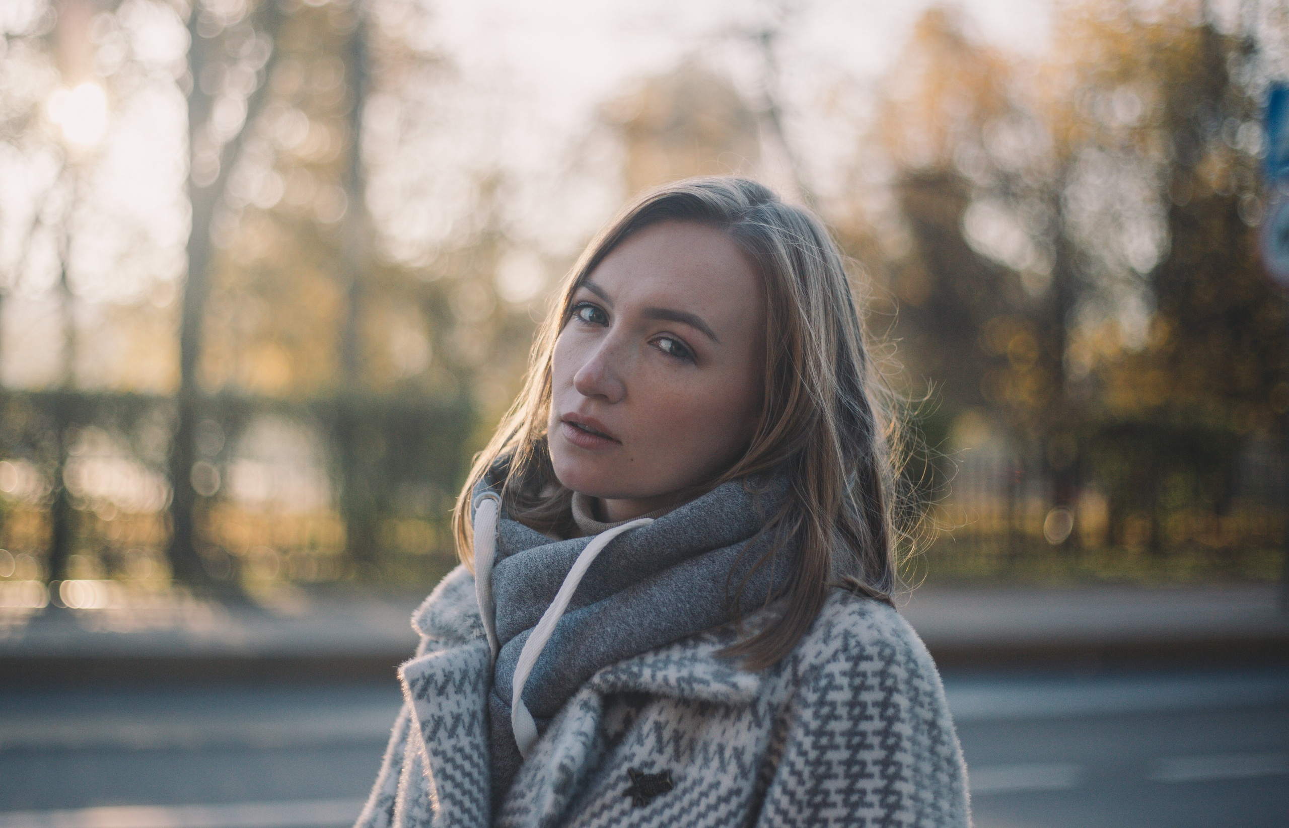 autumn portrait of a girl on the background of a park