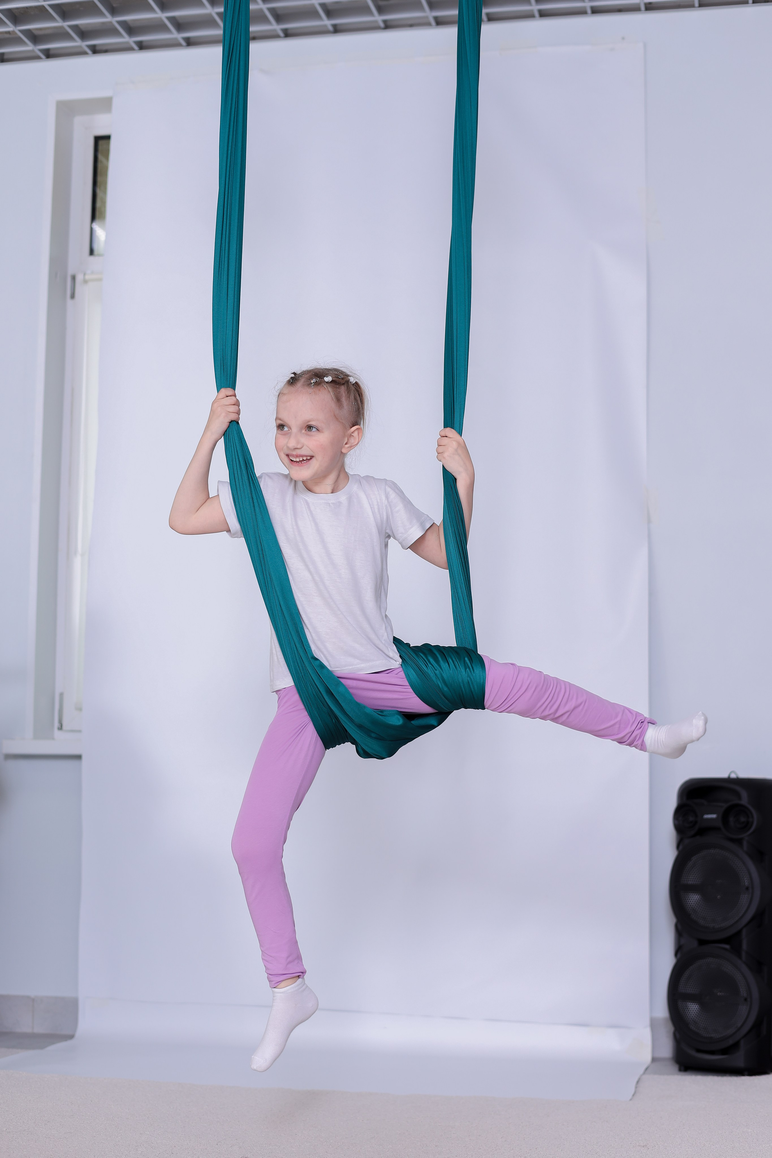 Детская аэройога. Фотограф Надршина Лилия