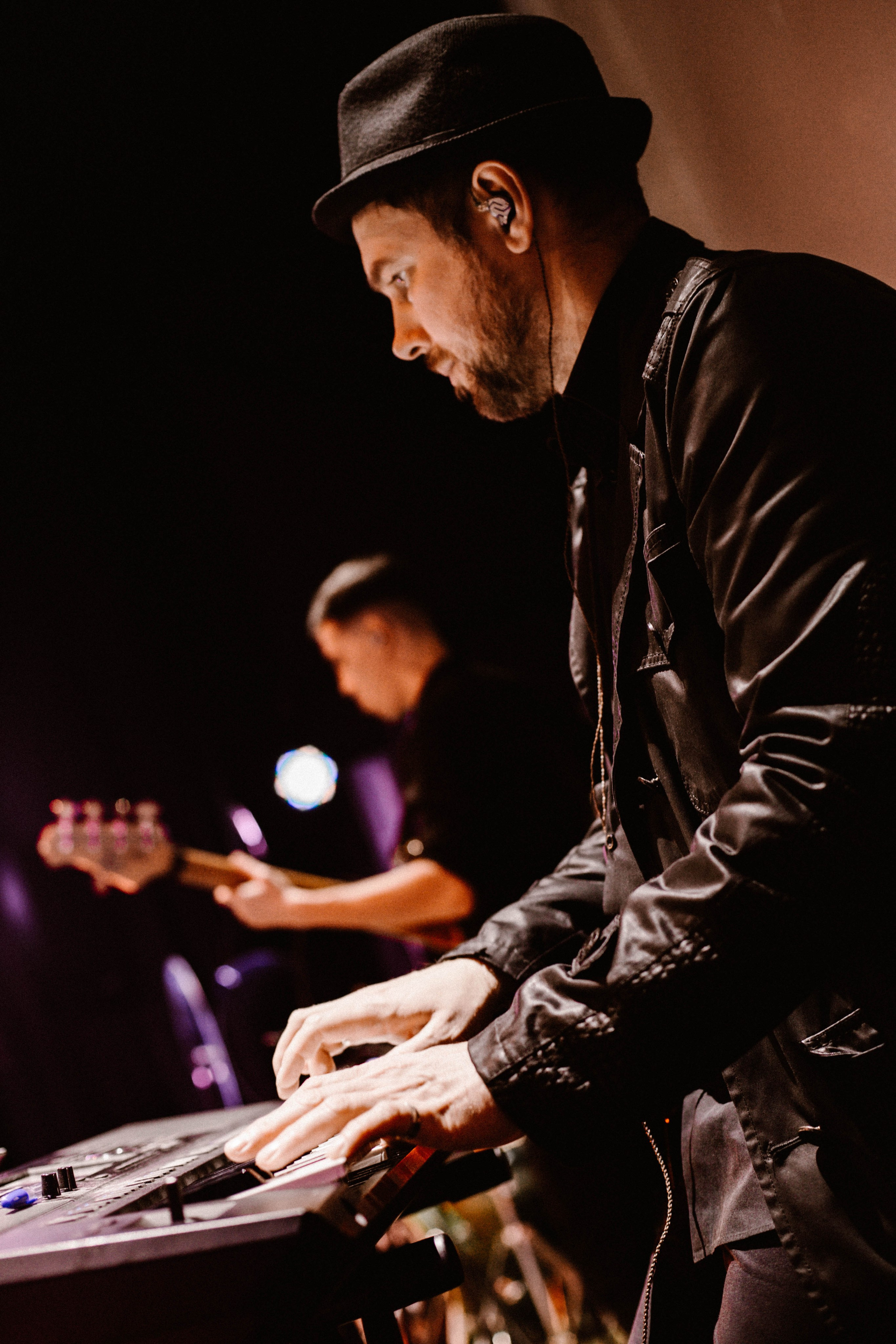 Рекорд. Герои нашего времени со струнным оркестром. Фотограф в Нижнем Новгороде