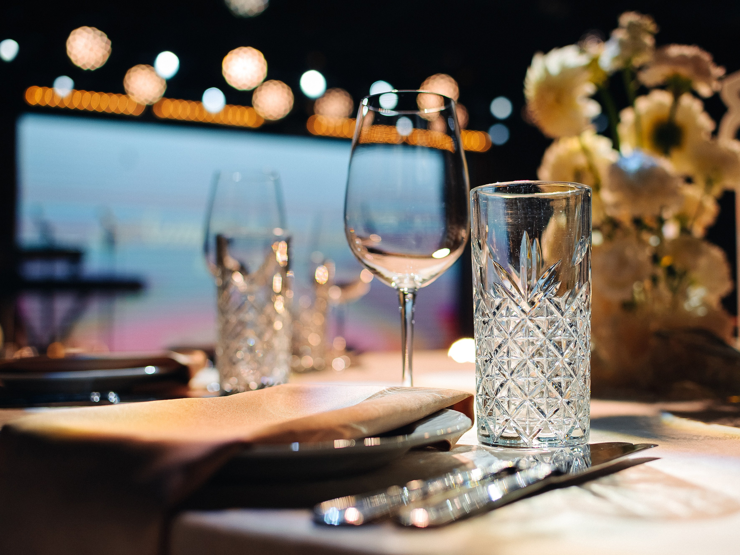 Годовщина свадьбы в Atmosfera. Свадебный фотограф в Екатеринбурге Артём Зайнетдинов