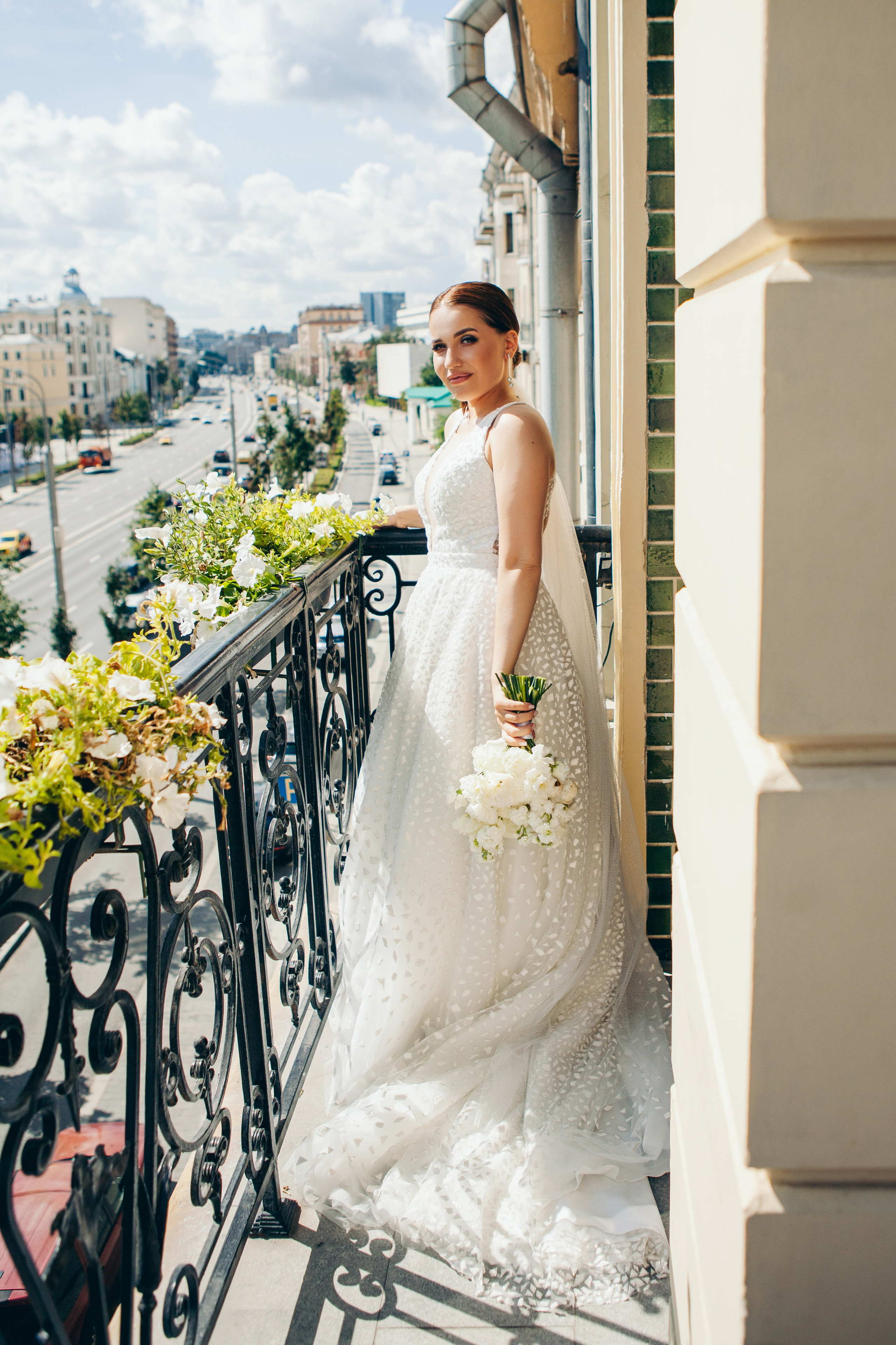 Свадебная фотосессия в отеле hartwell hotel и на патриарших прудах. Фотограф Ольга Ефремова