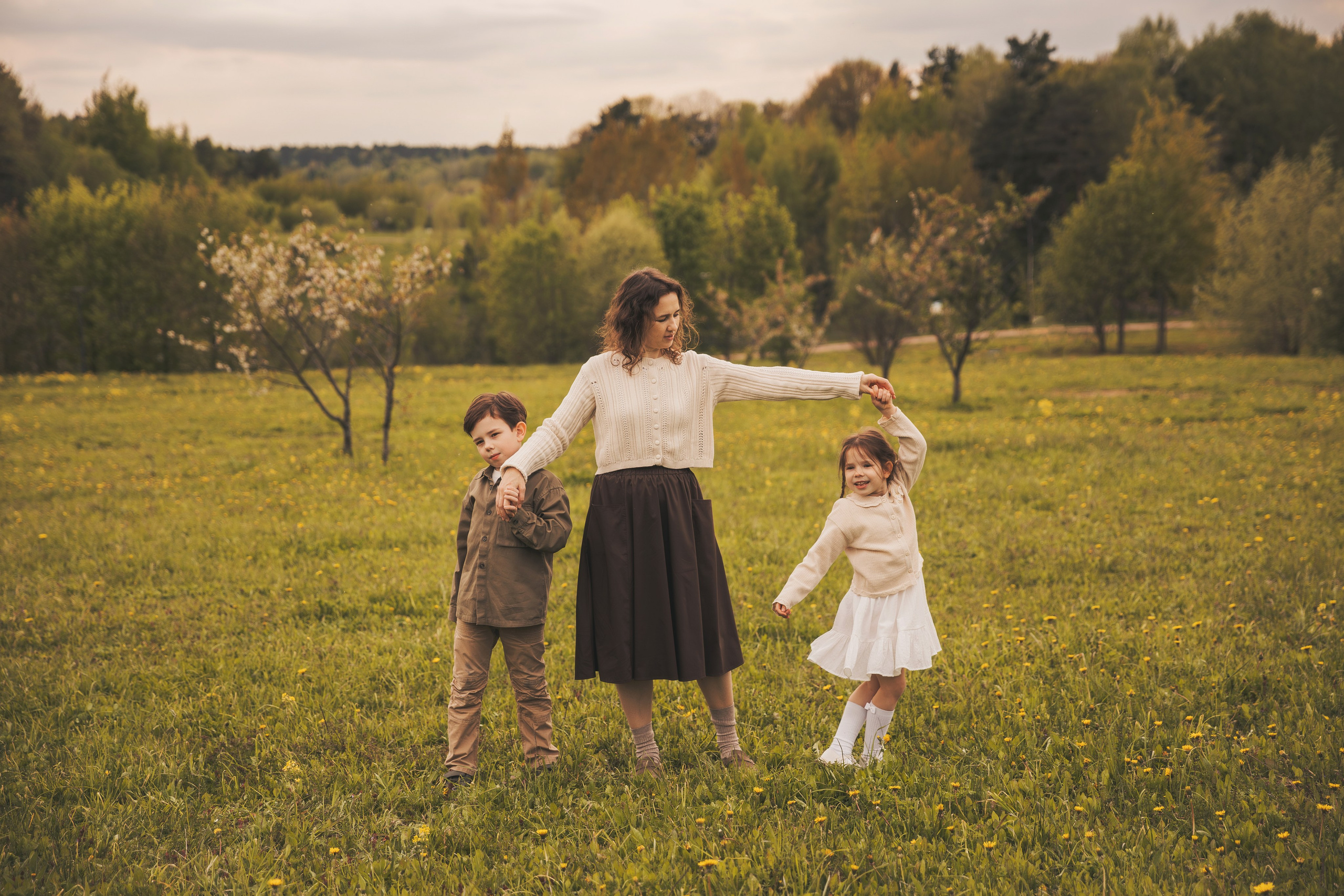 Фотосессия мамы с детьми в парке. Семейный и женский фотограф в Москве Надежда Воробьева