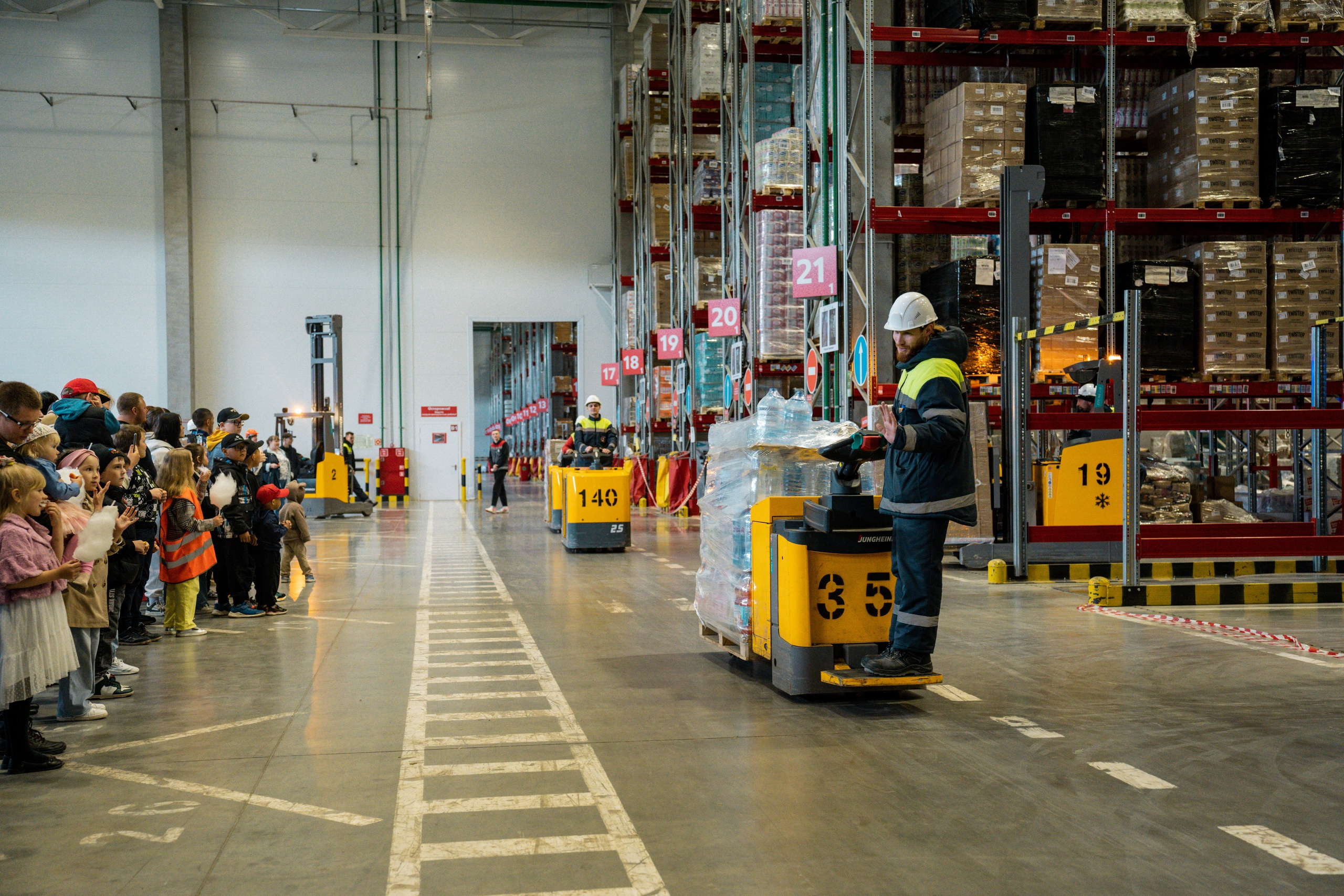 День детей в Пятерочке. Видеограф и Фотограф в Челябинске Ксения и Владимир Рюмины