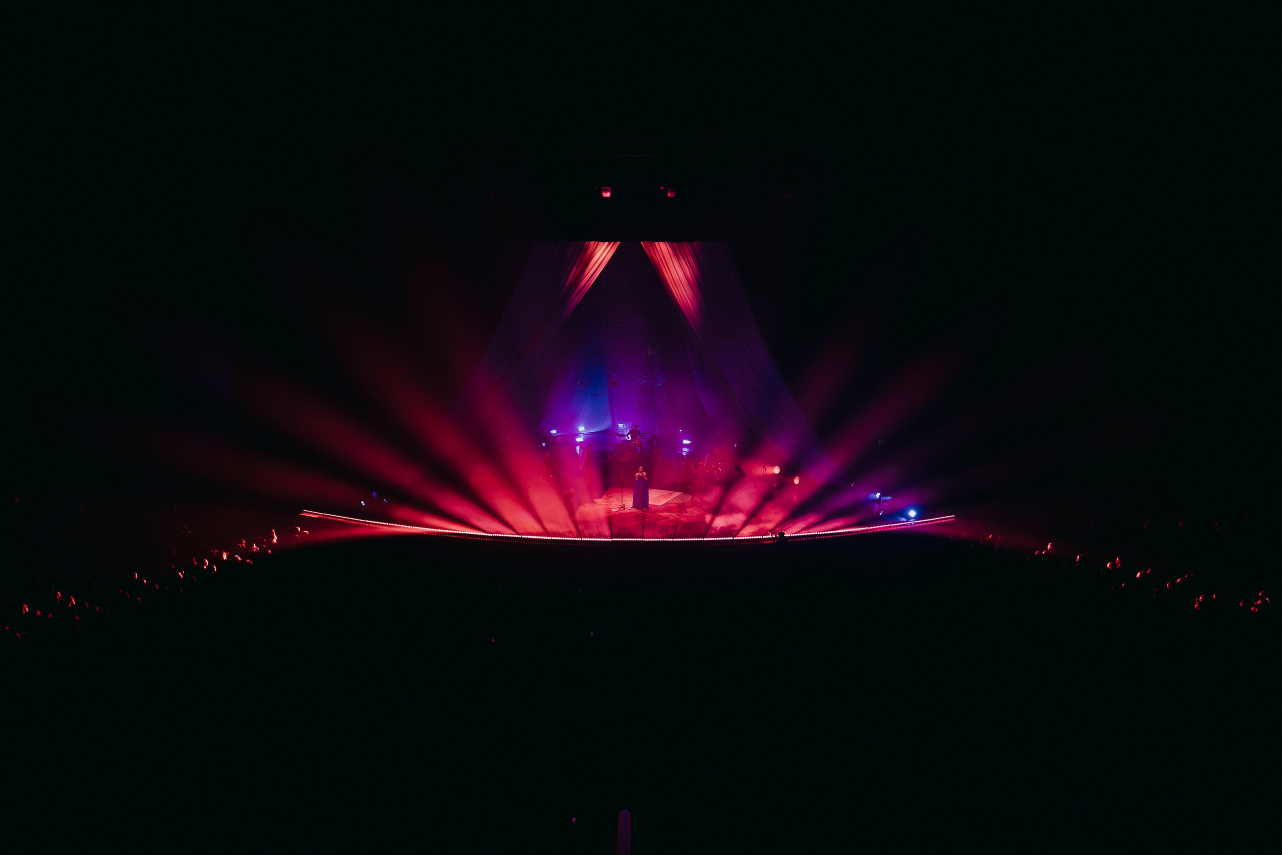 SATI ETHNICA, Crocus City Hall. «Птичка на проводе»: информационный портал в Москве