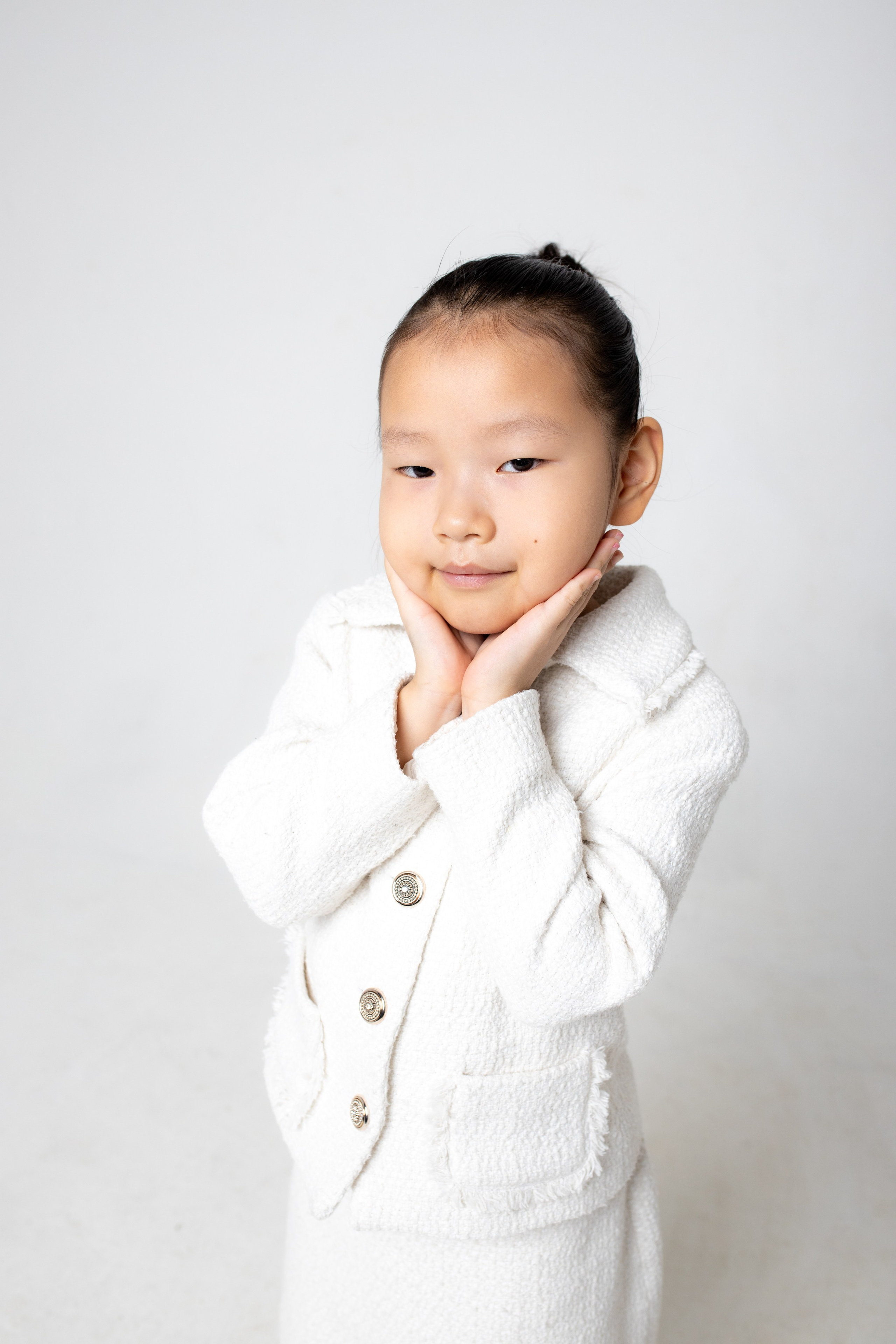 Семейная фотосессия на циклораме с импульсным светом. Фотограф в Железнодорожном и Балашихе