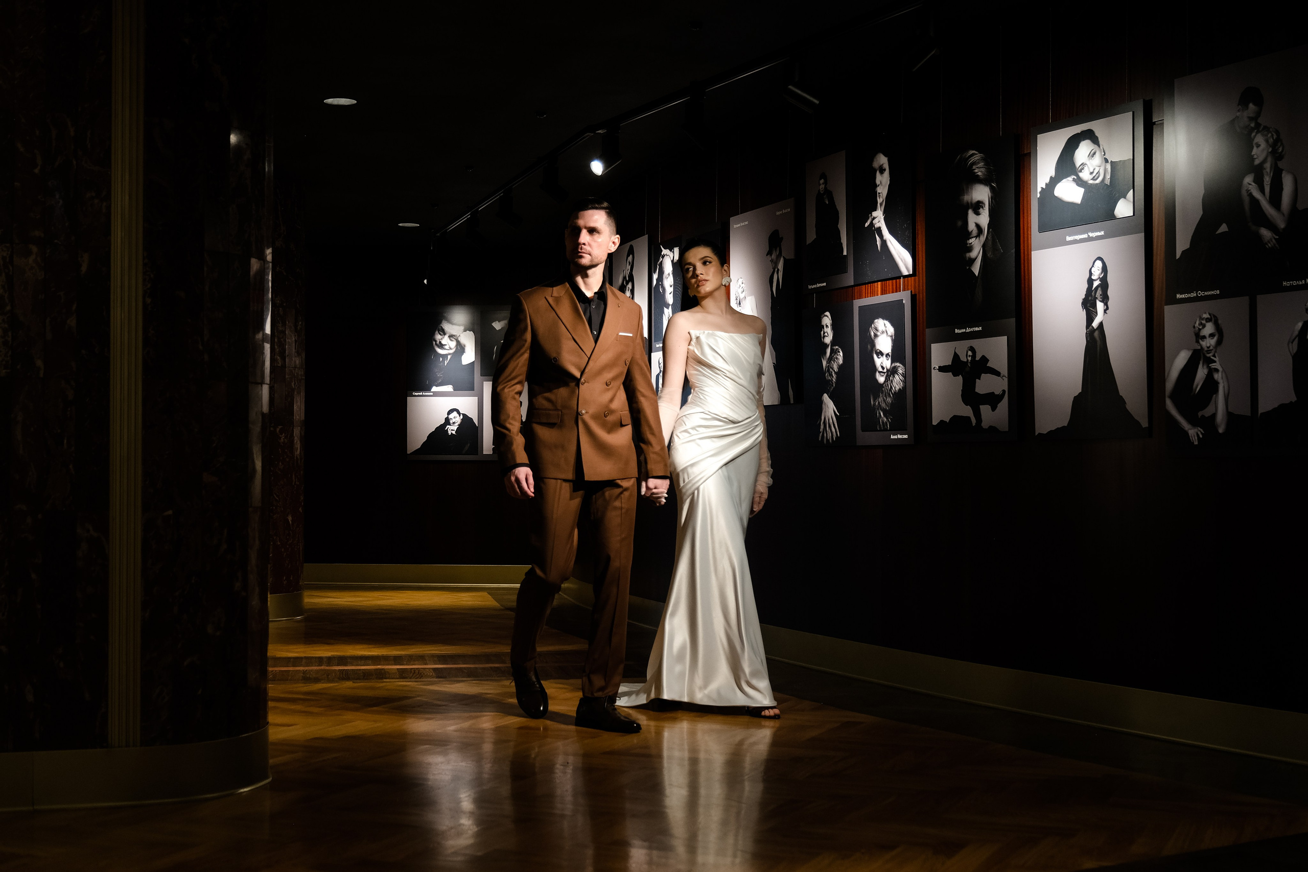 Свадебная фотосессия в театре драмы имени Наума Орлова. Свадебный фотограф в Челябинске Сырчикова Наталья