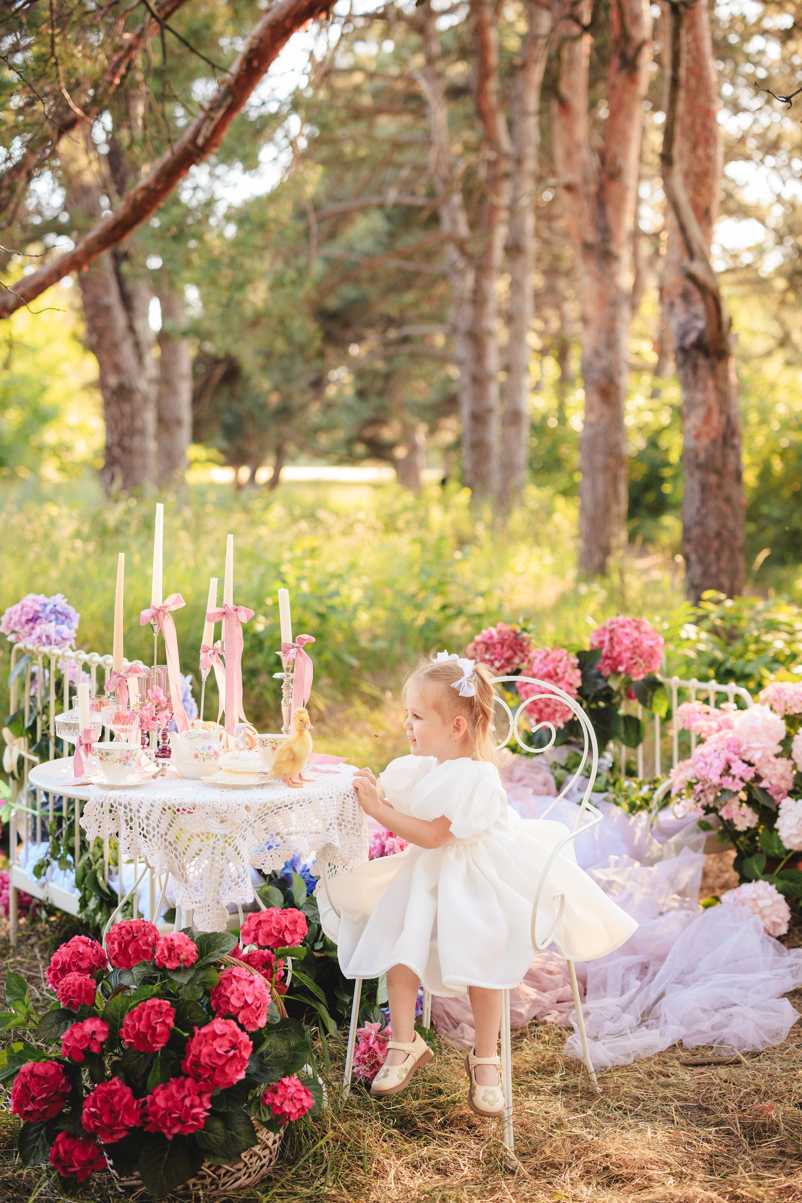 Цветочная кровать с кроликами. Семейный и детский фотограф в Краснодаре Анна Трашкова