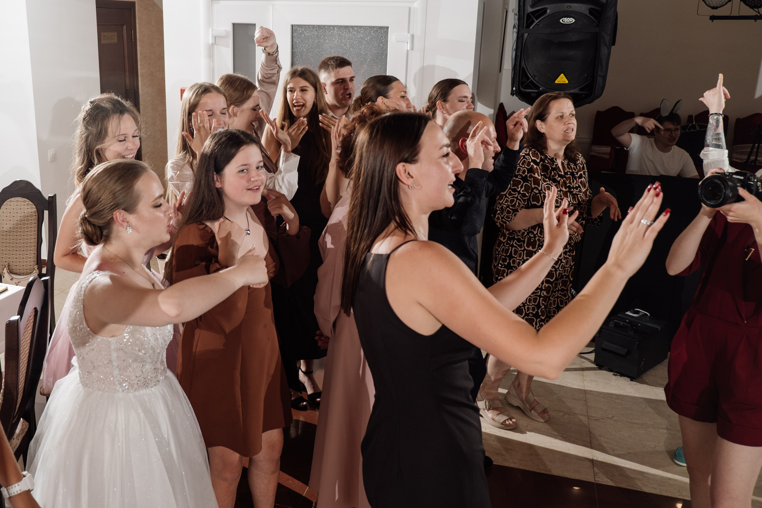 Свадебный ретопртаж. Профессиональная фотосъемка в Крыму. Натуральные эмоции и живые кадры. Забронируйте дату прямо сейчас!