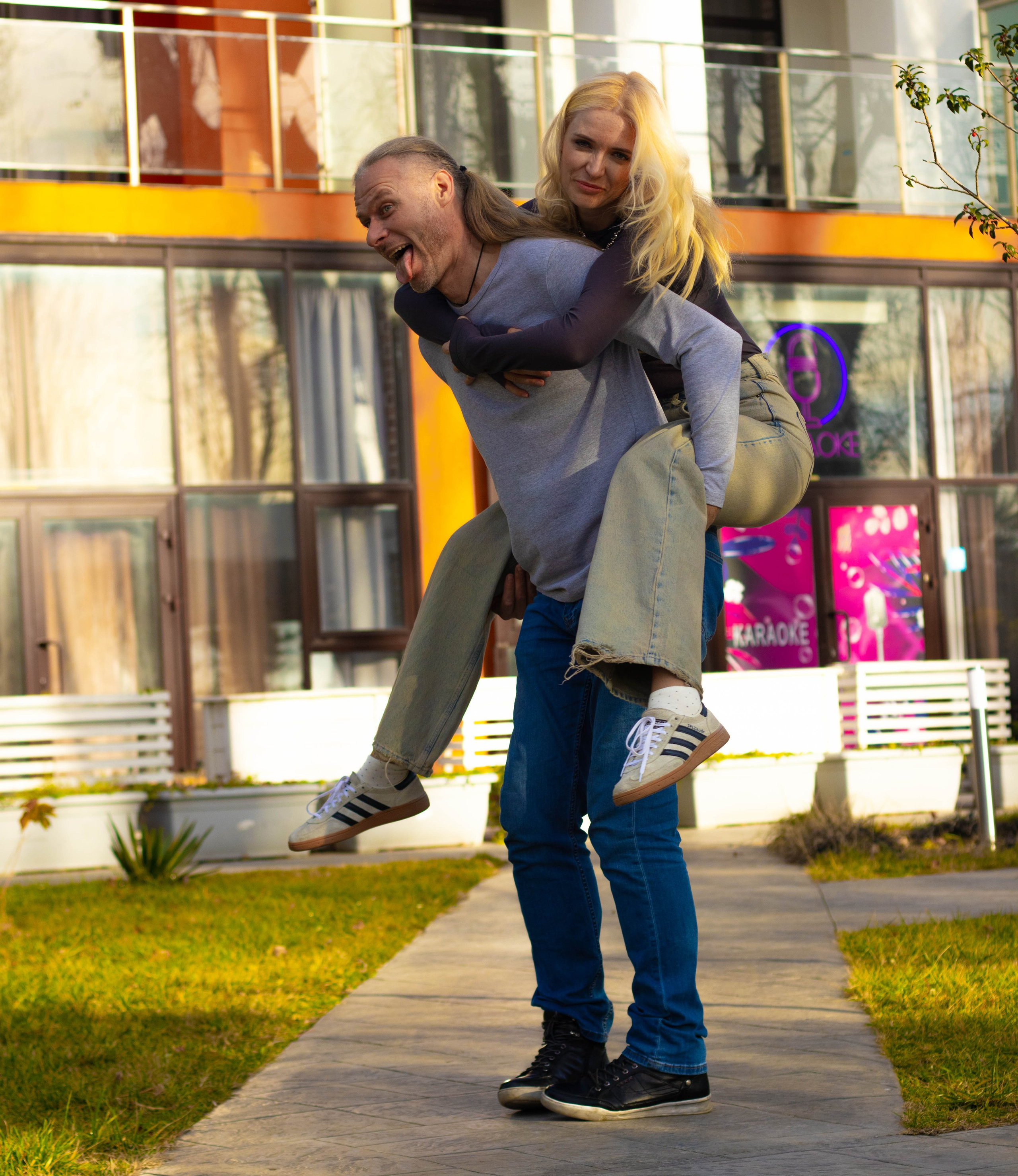 «Влюбленные в городе». Уличный фотограф Города N