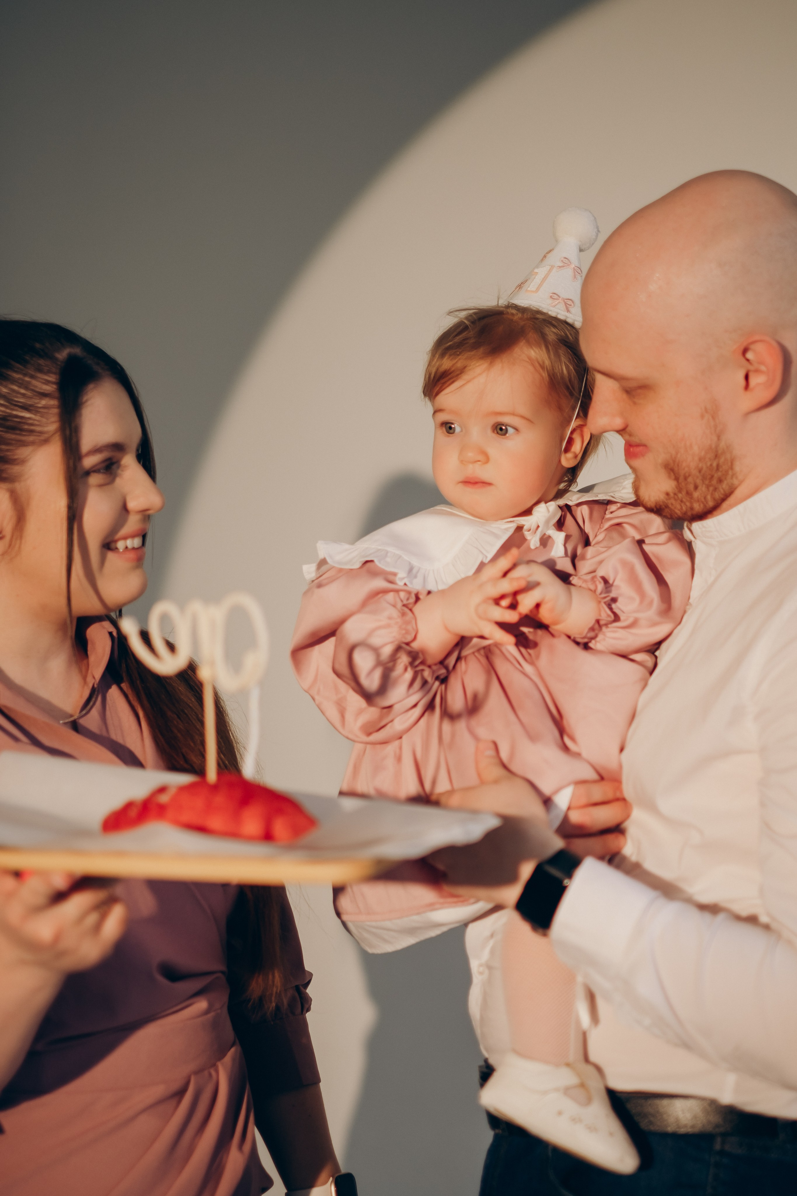 Фотосессия «День рождения» в минималистичной студии. Фотограф Новосибирск Анна Рождественская