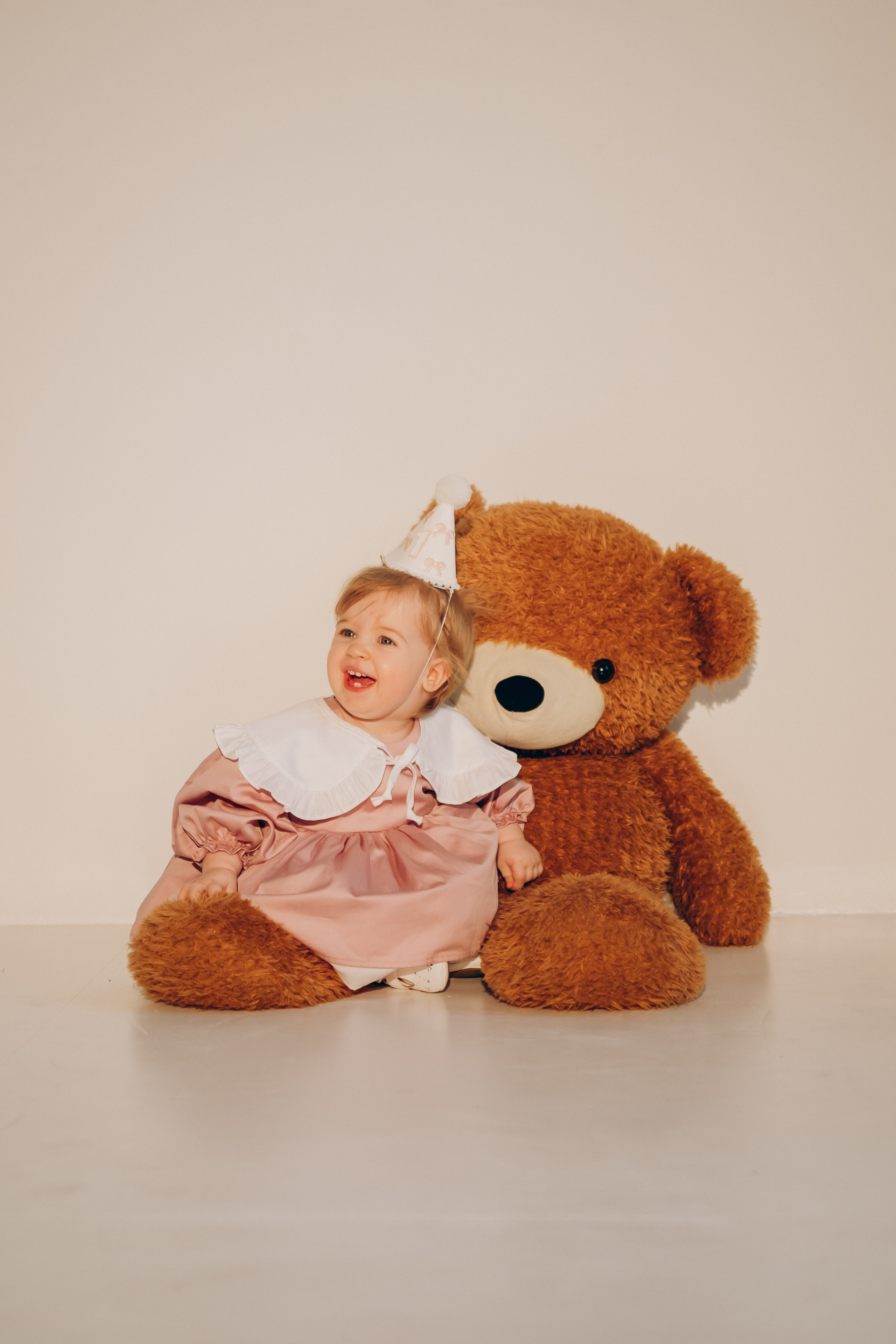 Фотосессия «День рождения» в минималистичной студии. Фотограф Новосибирск Анна Рождественская