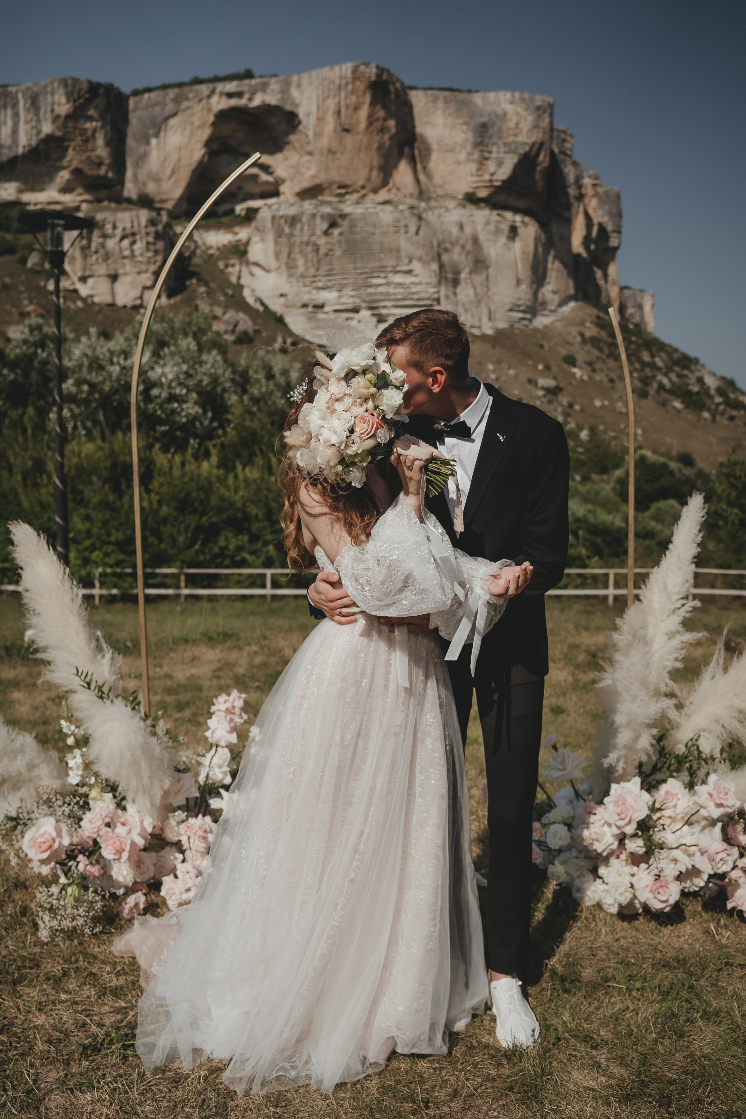 Свадебная фотосъемка в старинном отеле в Крымском Санторини. Свадебный и семейный фотограф и видеограф, Крым, Москва, Санкт -Петербург